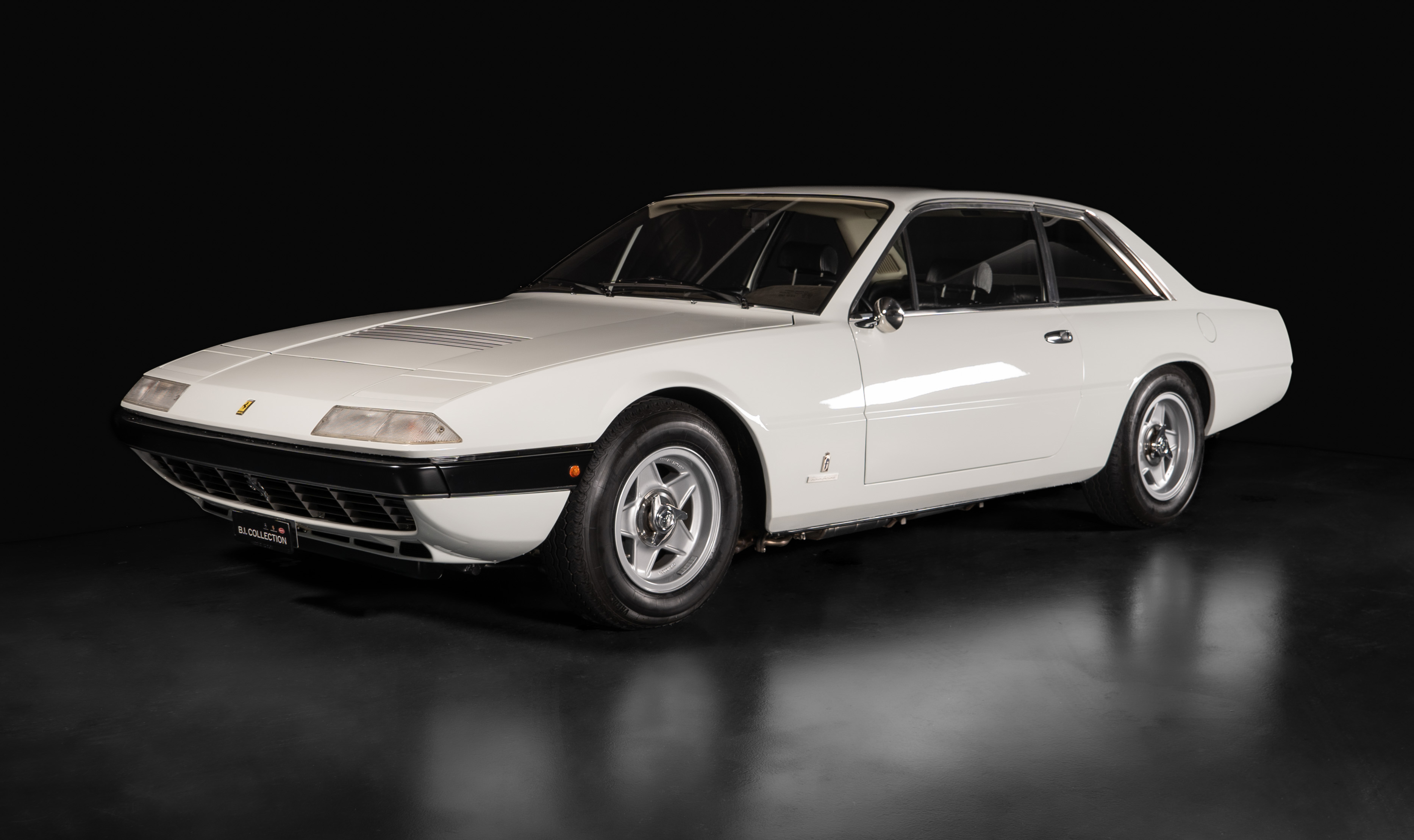 FERRARI 365 GT-4 2+2