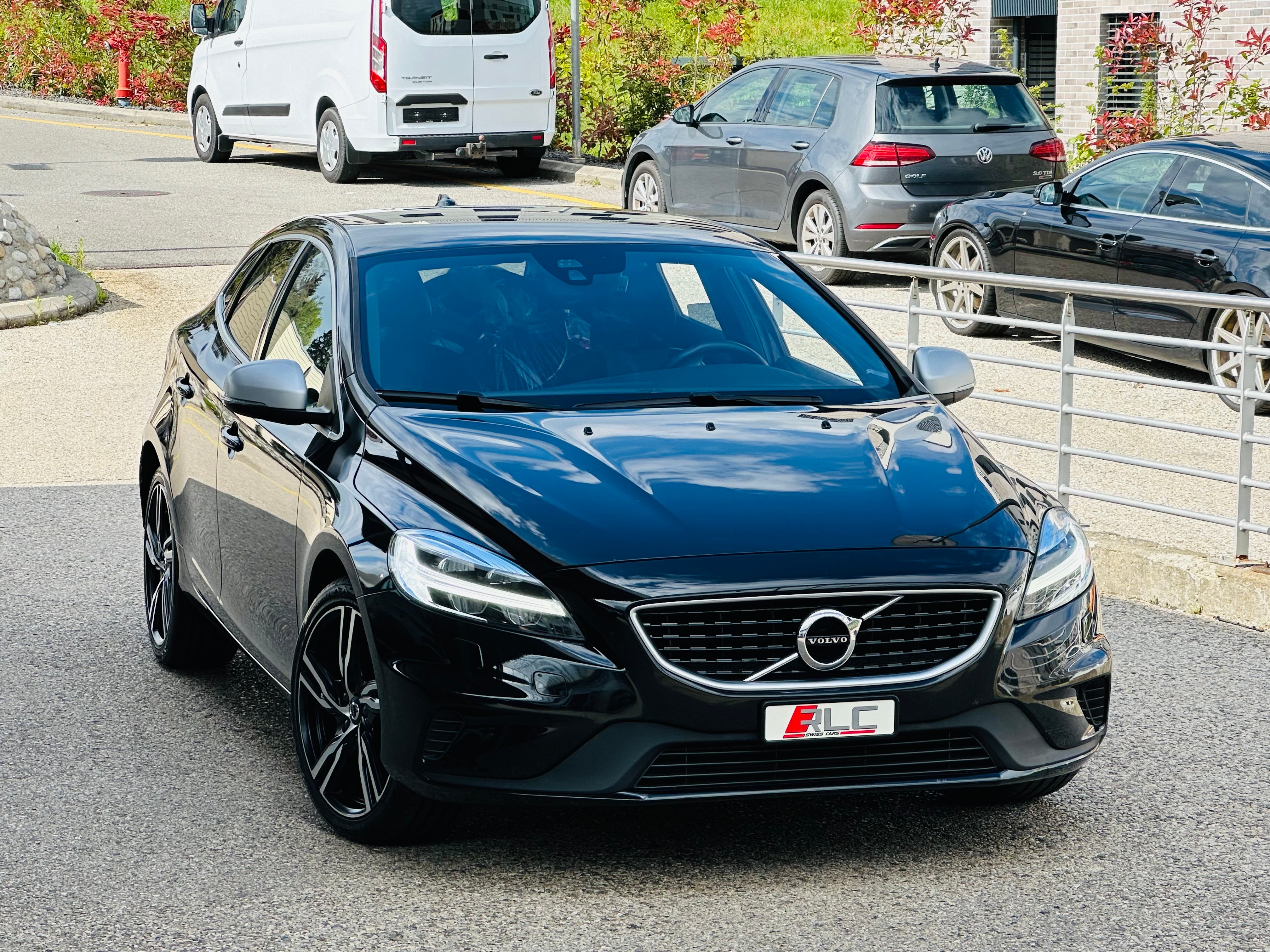 VOLVO V40 D2 Momentum R-Design Geartronic