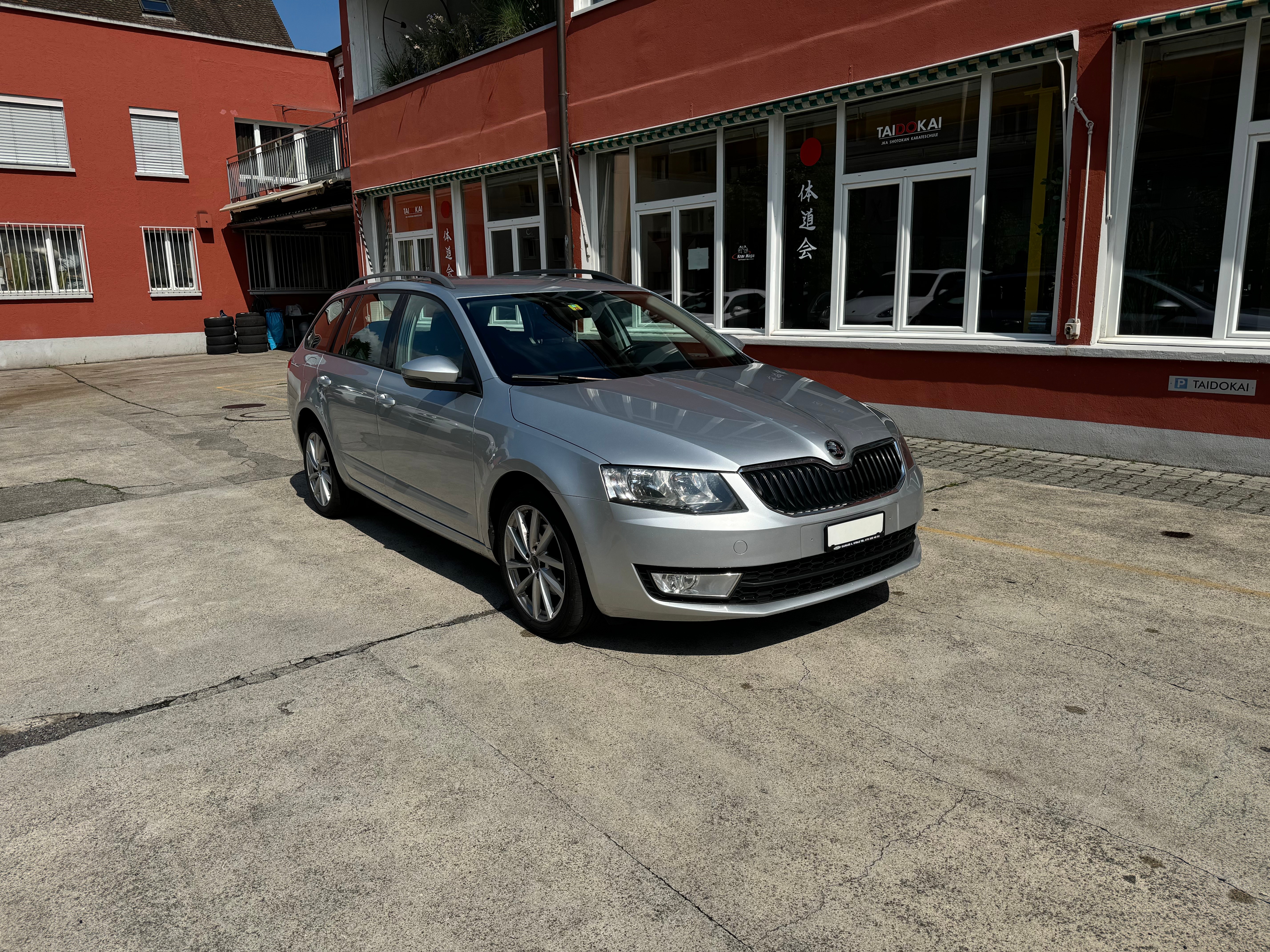 SKODA Octavia Combi 2.0 TDI Ambition DSG