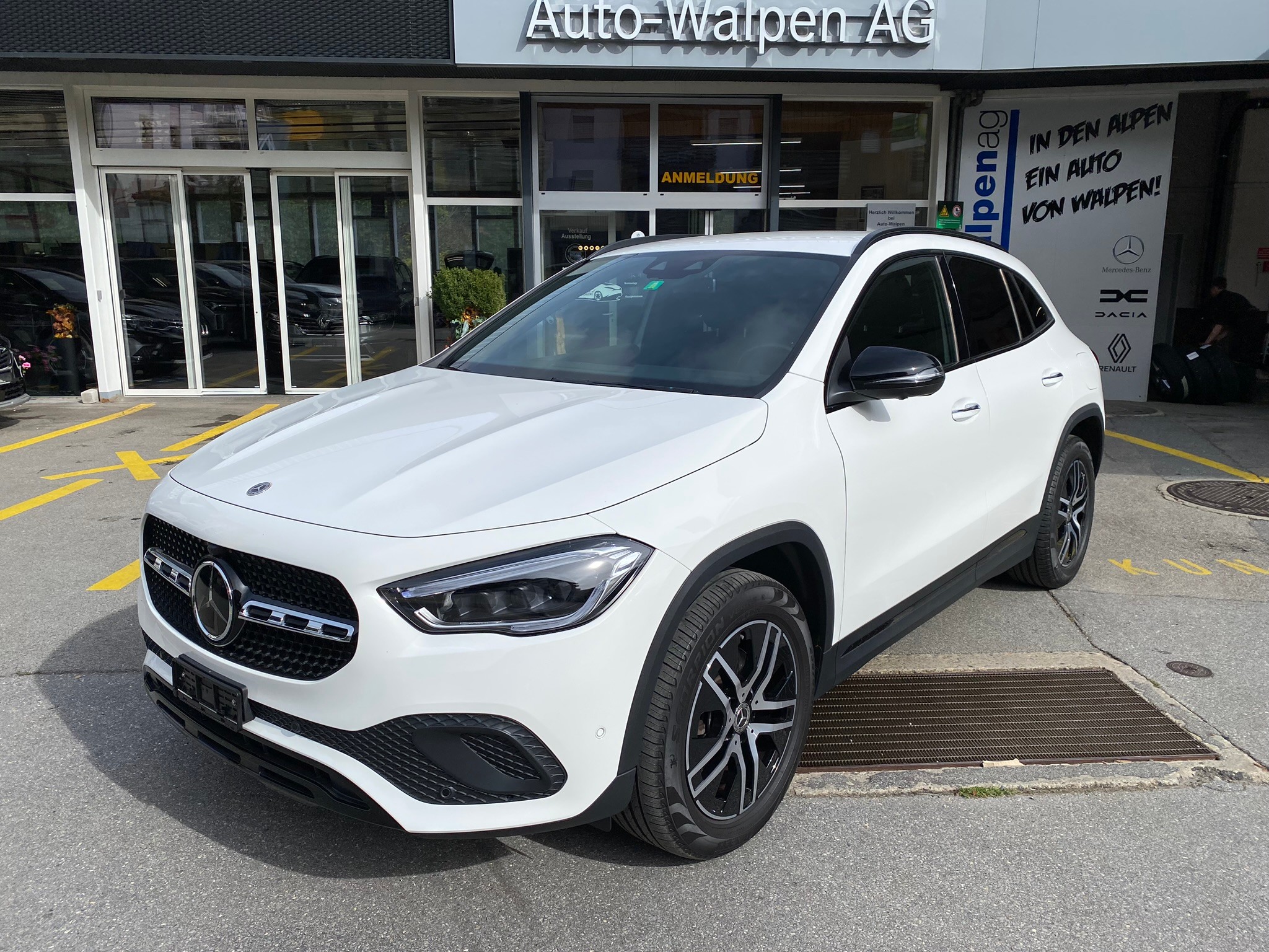 MERCEDES-BENZ GLA 220d Progress. 4Matic