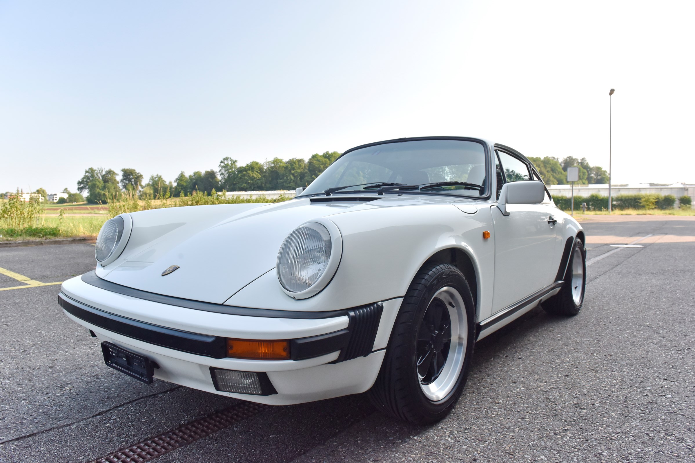 PORSCHE 911 Carrera