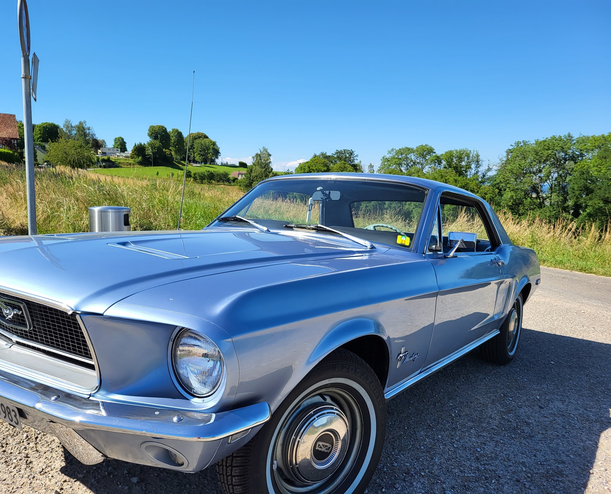 FORD MUSTANG