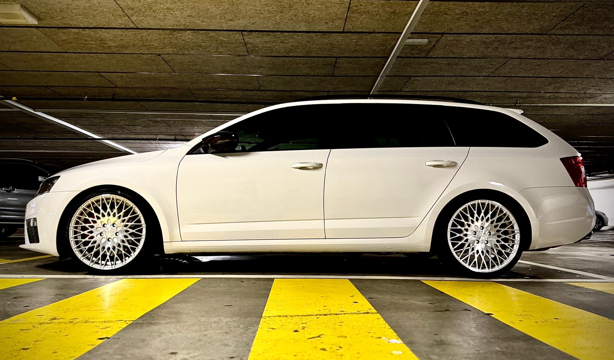 SKODA Octavia Combi 2.0 TDI RS DSG