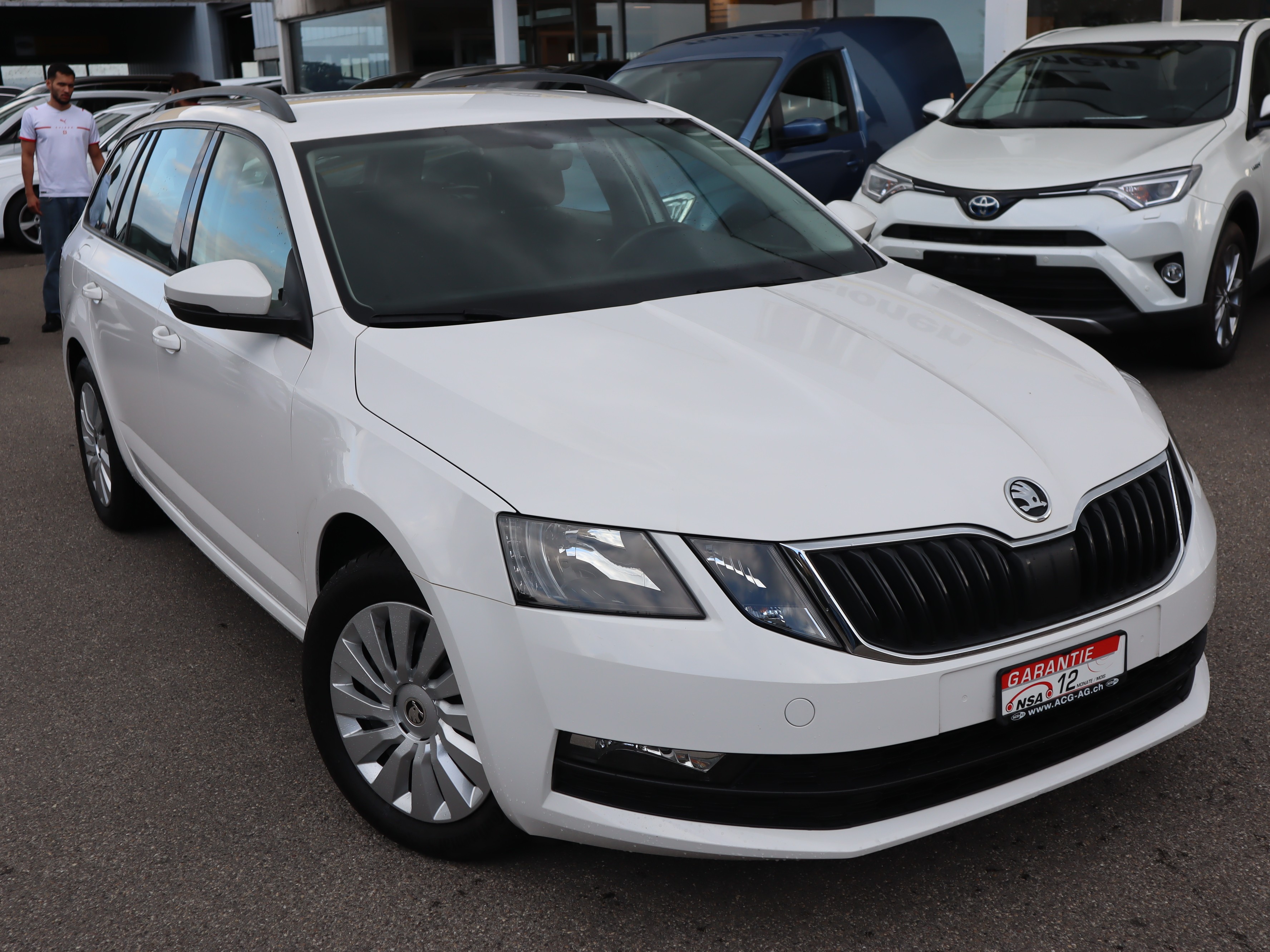 SKODA Octavia Combi 1.6 TDI Ambition ** Gr-Navigation ** PDC ** Anhängerkupplung ** Frisch Ab MFK & Service **