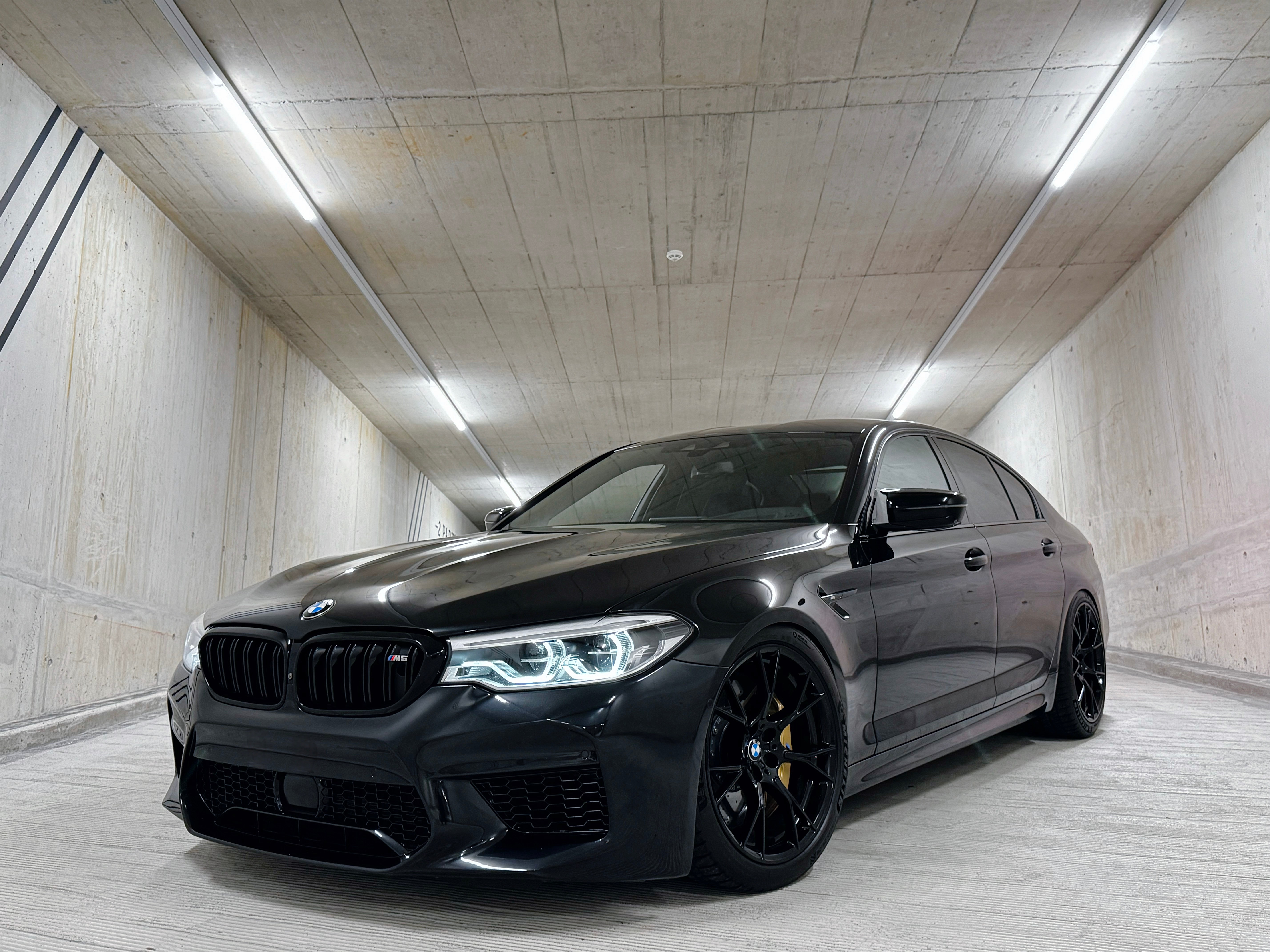 BMW M5 xDrive Competition Drivelogic **REMUS**TIEFERLEGUNG**VOLLAUSGESTATTET**