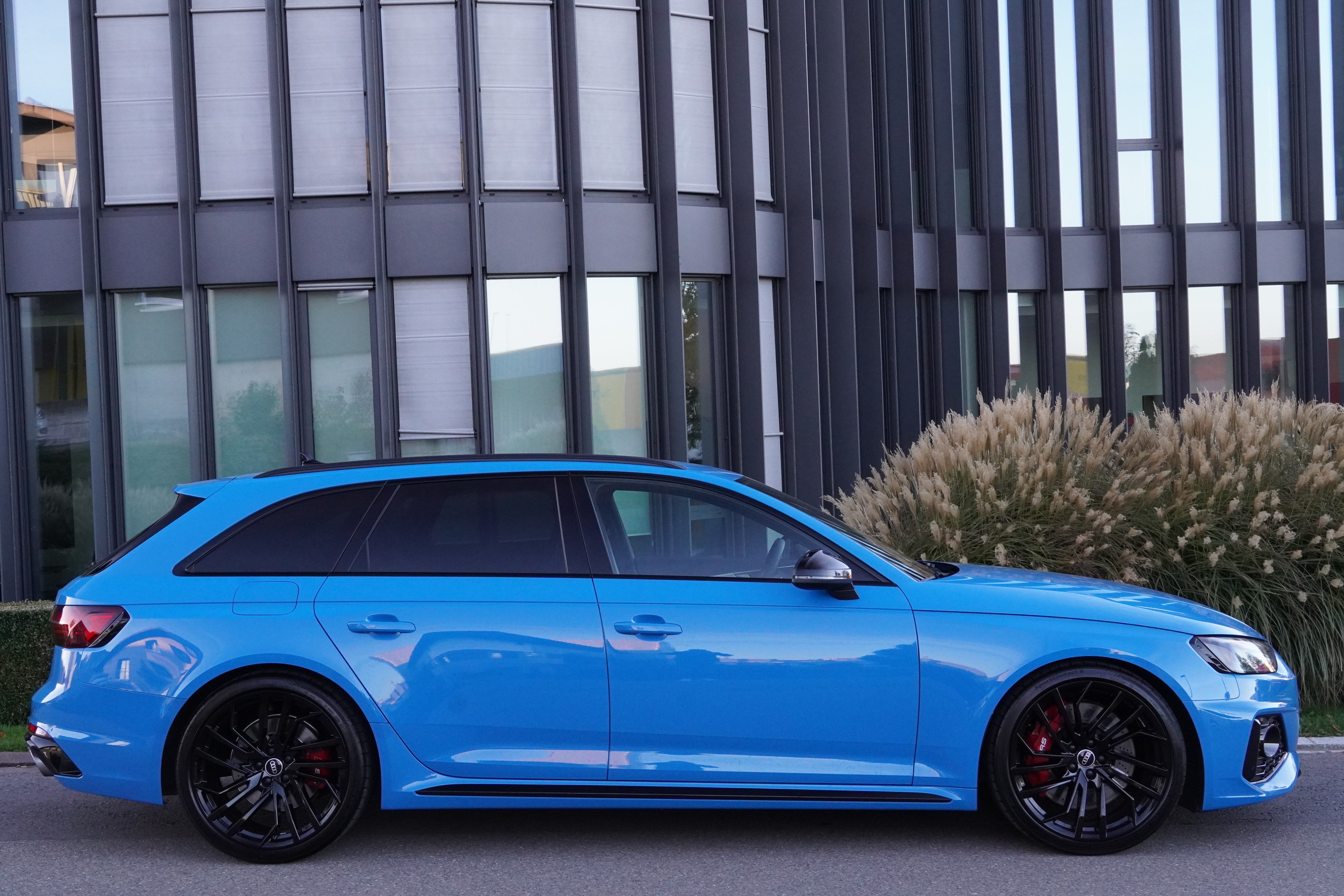 AUDI RS4 Avant quattro tiptronic