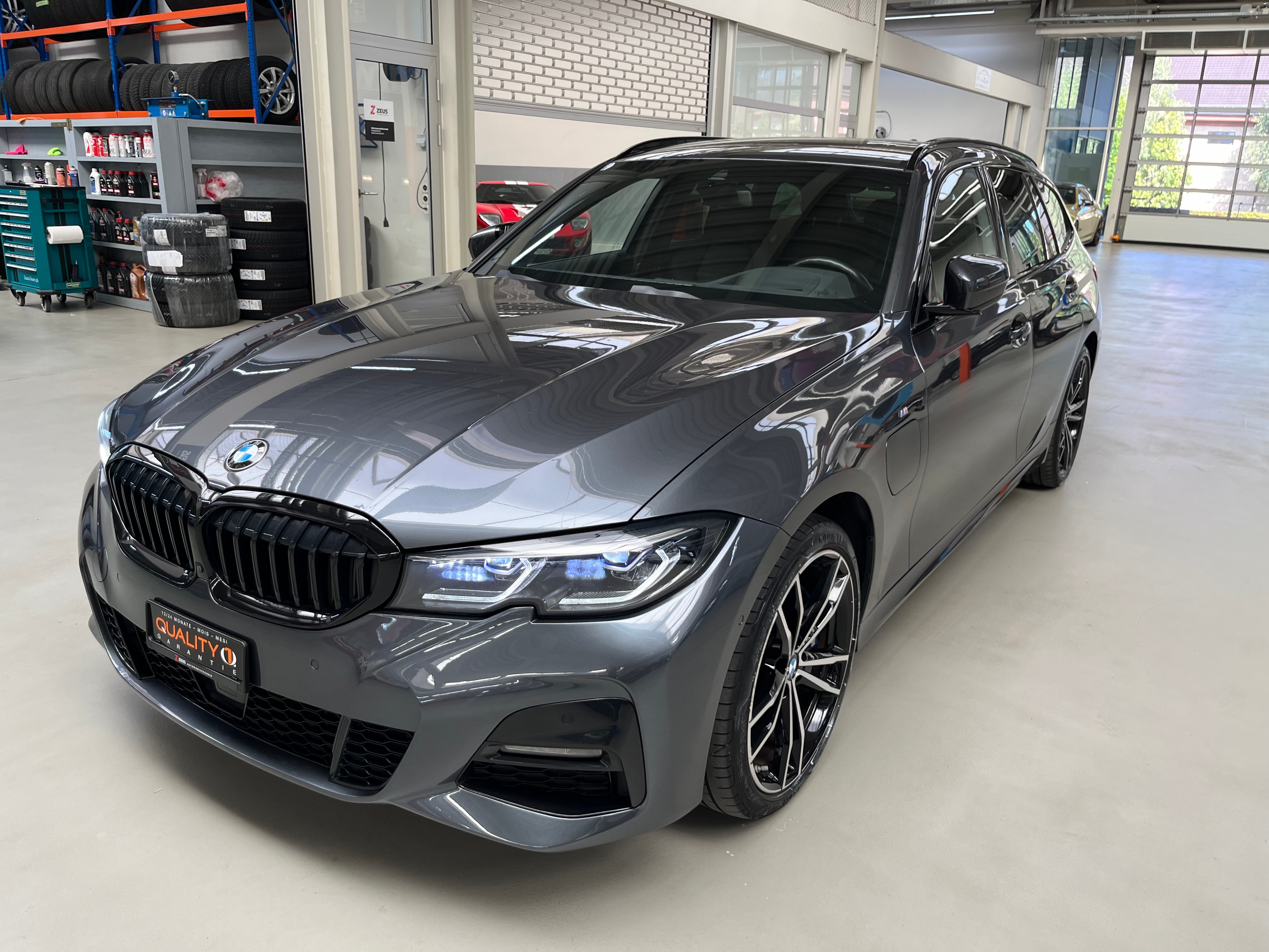 BMW 330e x DriveTouring M Sport Steptronic