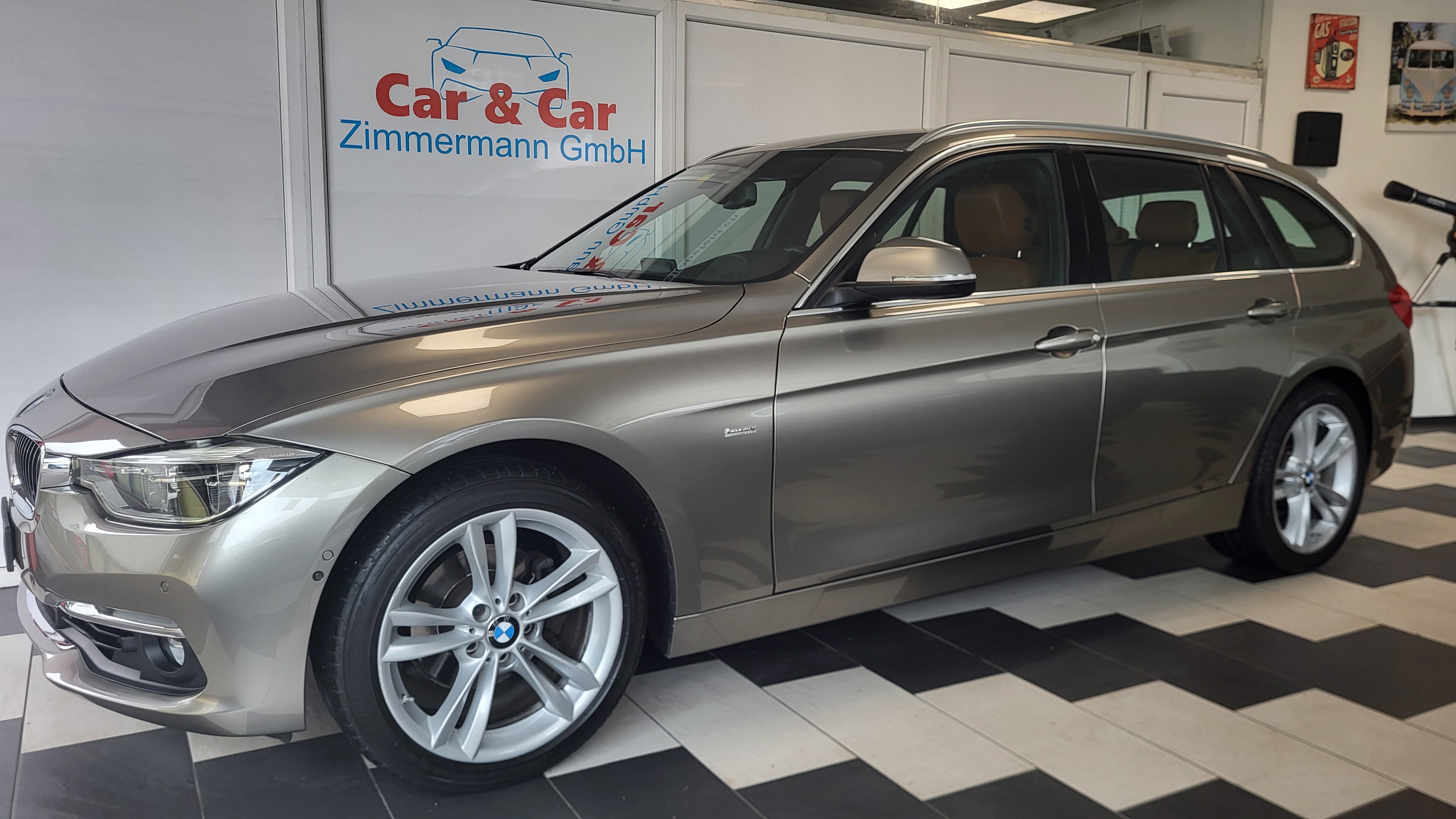 BMW 320i xDrive Touring Luxury Line Steptronic