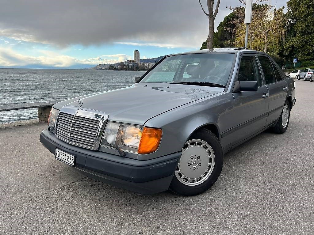 MERCEDES-BENZ 300 E