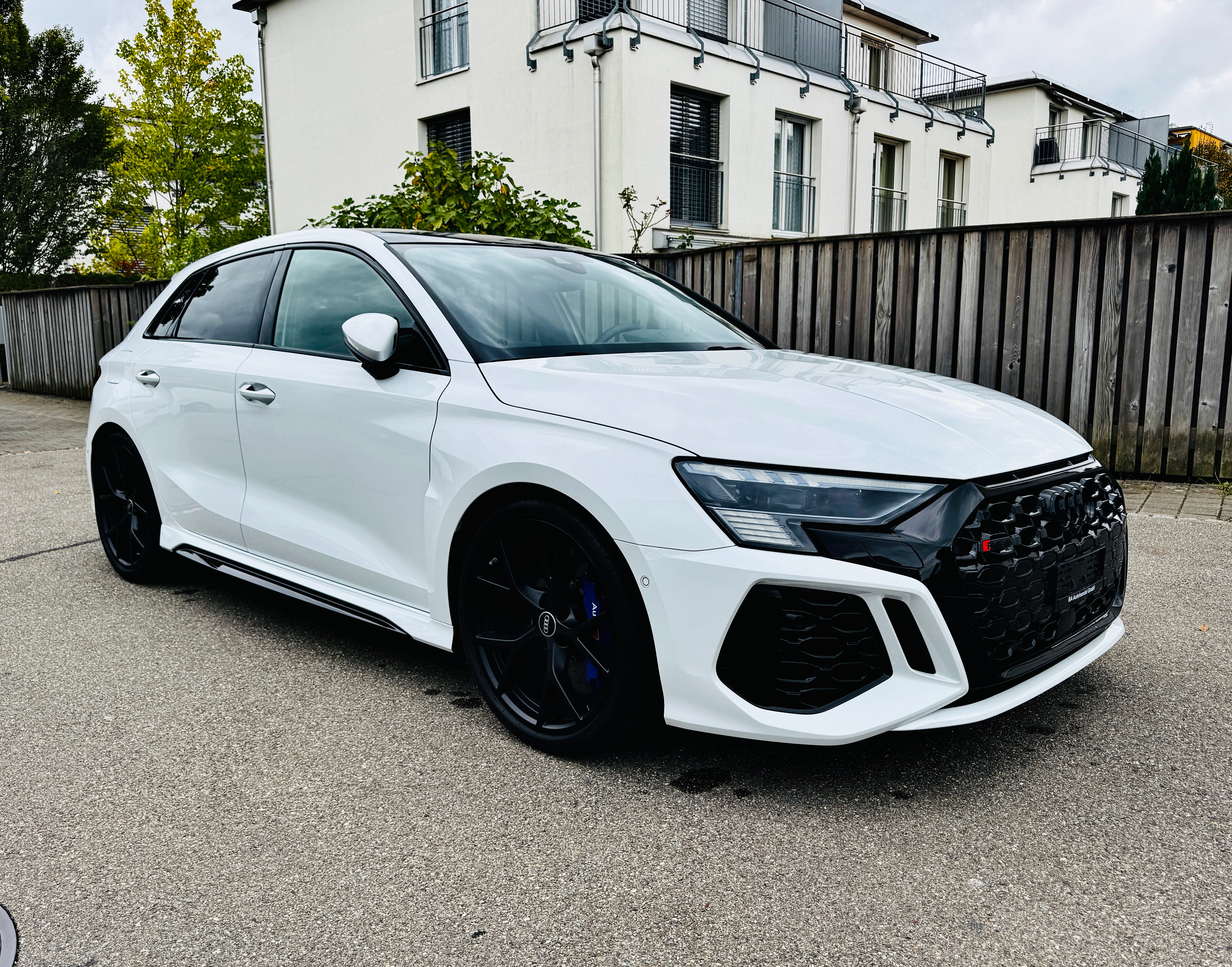 AUDI RS3 SPORTBACK 2.5 TSI QUATTRO*VOLLAUSSTATTUNG*VOLLLEDER*EL. PANORAMA-GLASSCHEIBEDACH*RS ABGASANLAGE*5JAHRE HERSTELLERGARANT