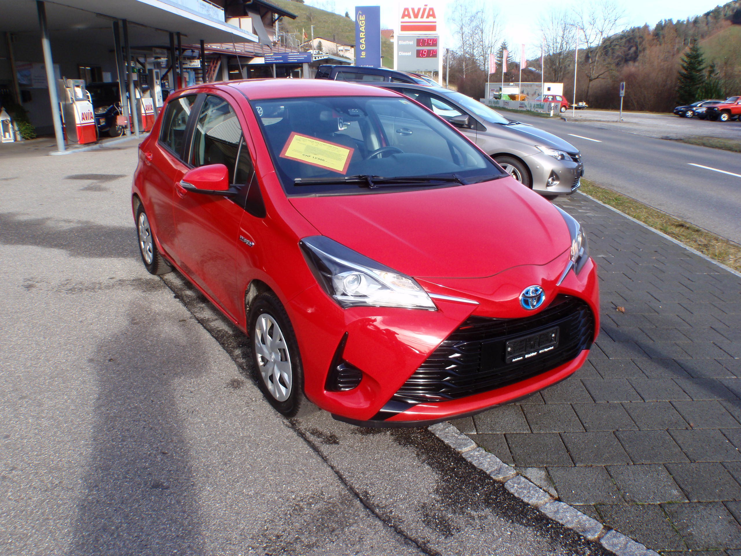 TOYOTA Yaris 1.5 VVT-i Hybrid Trend e-CVT