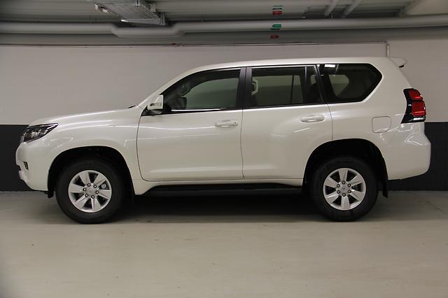 TOYOTA Land Cruiser 2.8TD Comfort Automat Anhängevorrichtung / Rückfahrkamera / DAB / Freisprechanlage / Tempomat / Sitzheizung