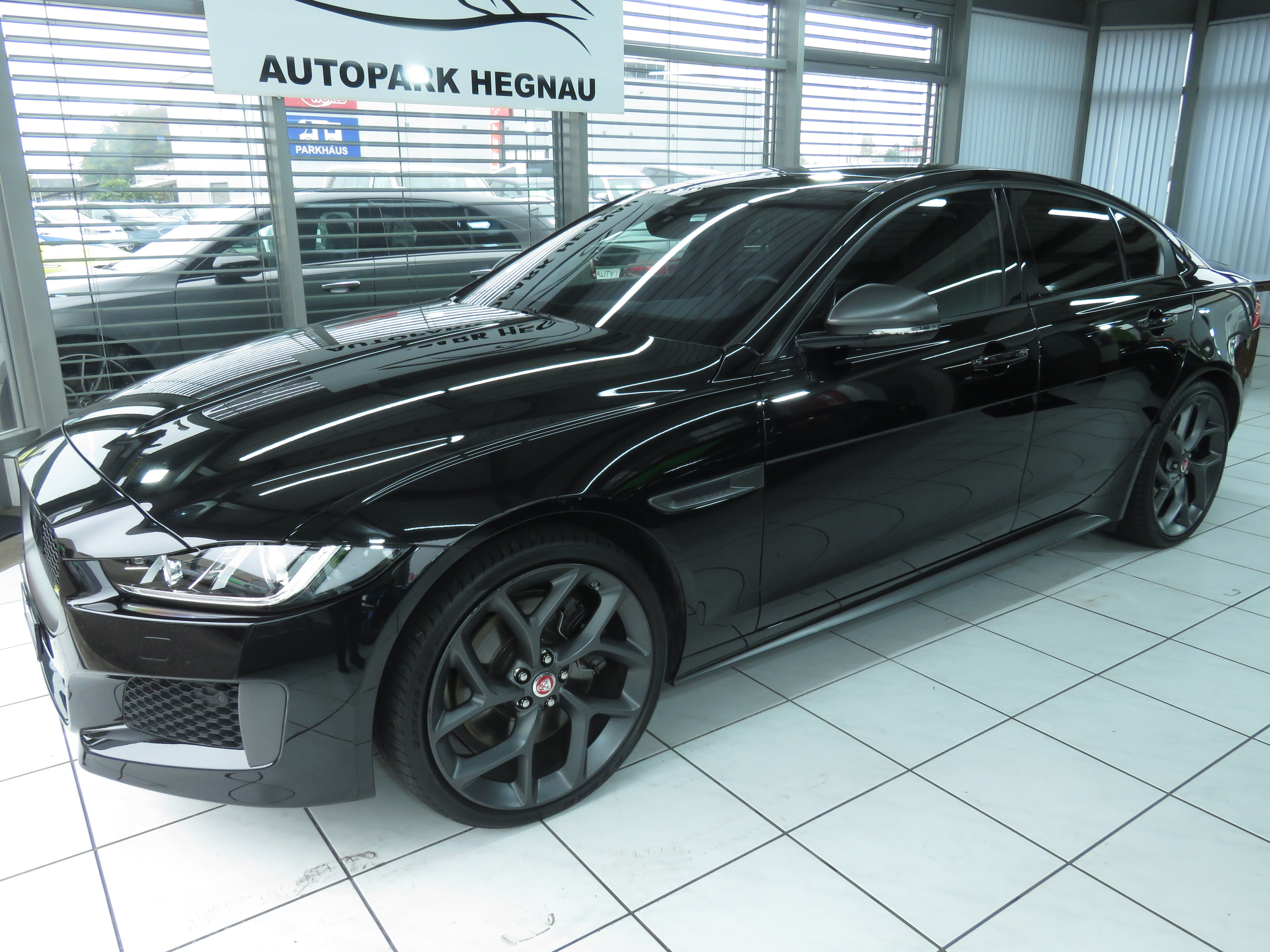 JAGUAR XE 30t 2.0 300 Sport AWD Automatic