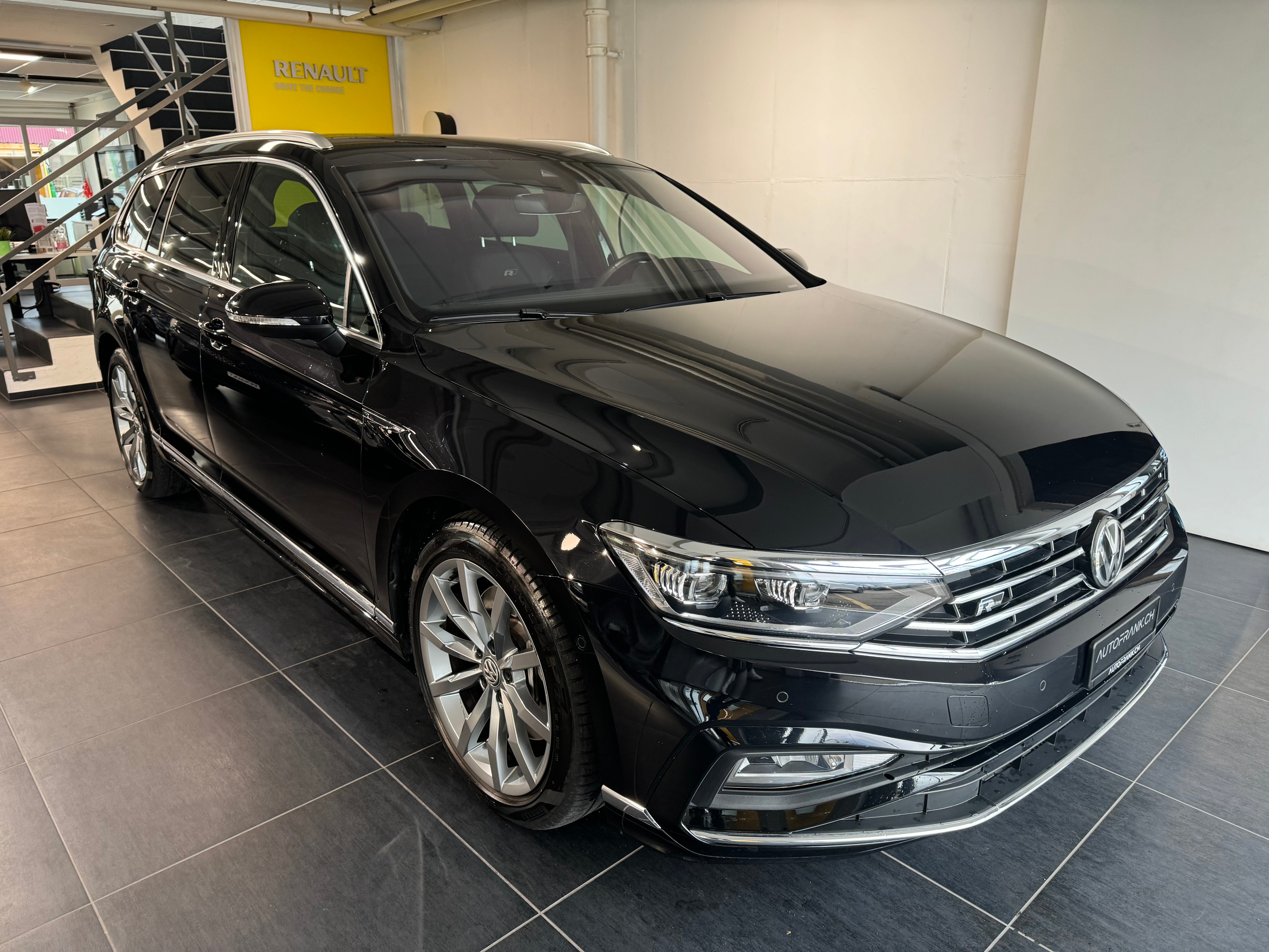 VW Passat Variant 2.0 TSI R-Line Elegance 4m