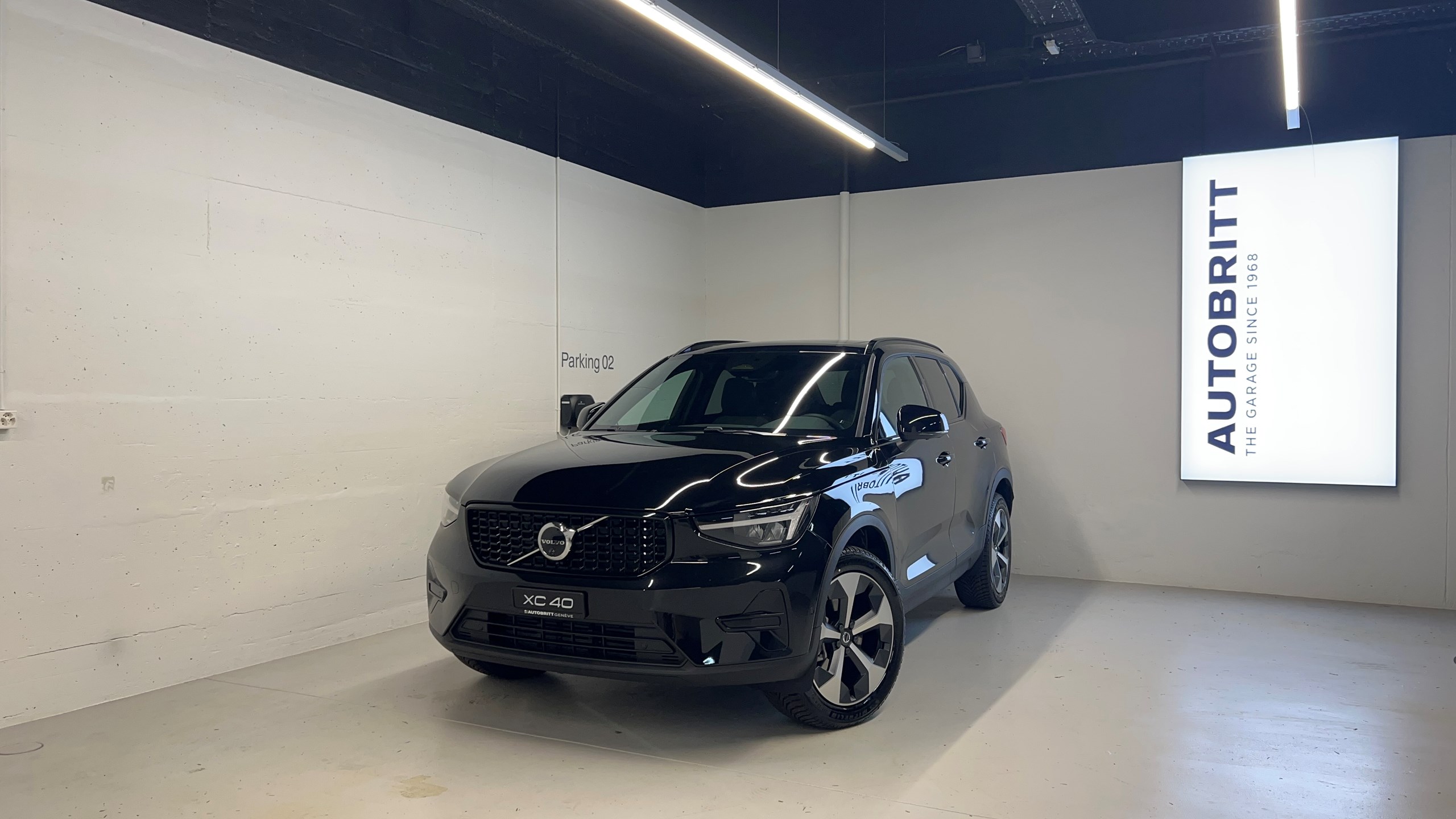 VOLVO XC40 2.0 B3 MH Plus Dark