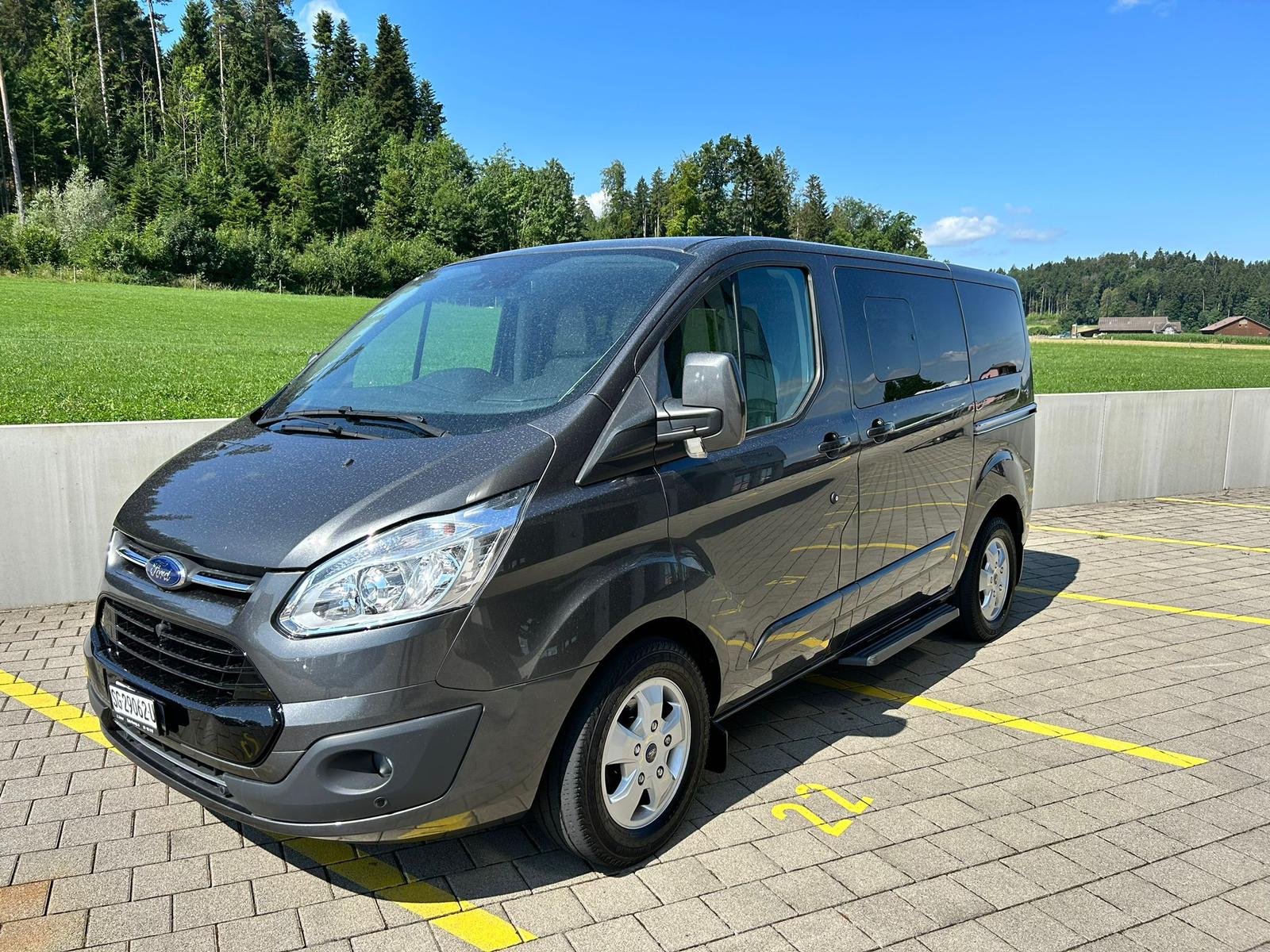 FORD TOURNEO CUSTOM | 9 Plätze | 8 Fach bereift| Anhängerkupplung | CH Fahrzeug