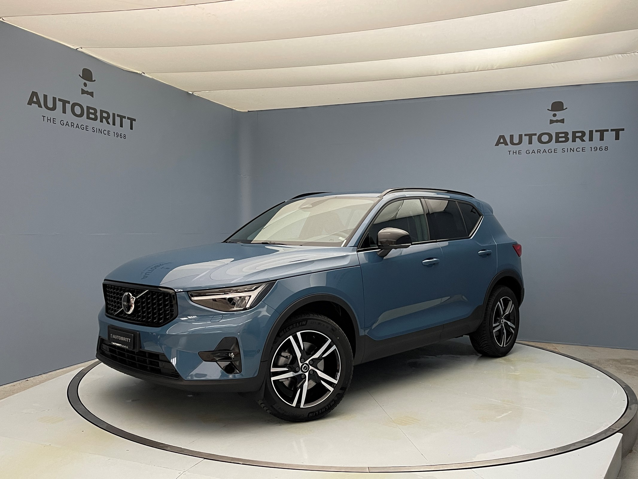 VOLVO XC40 2.0 B3 MH Plus Dark