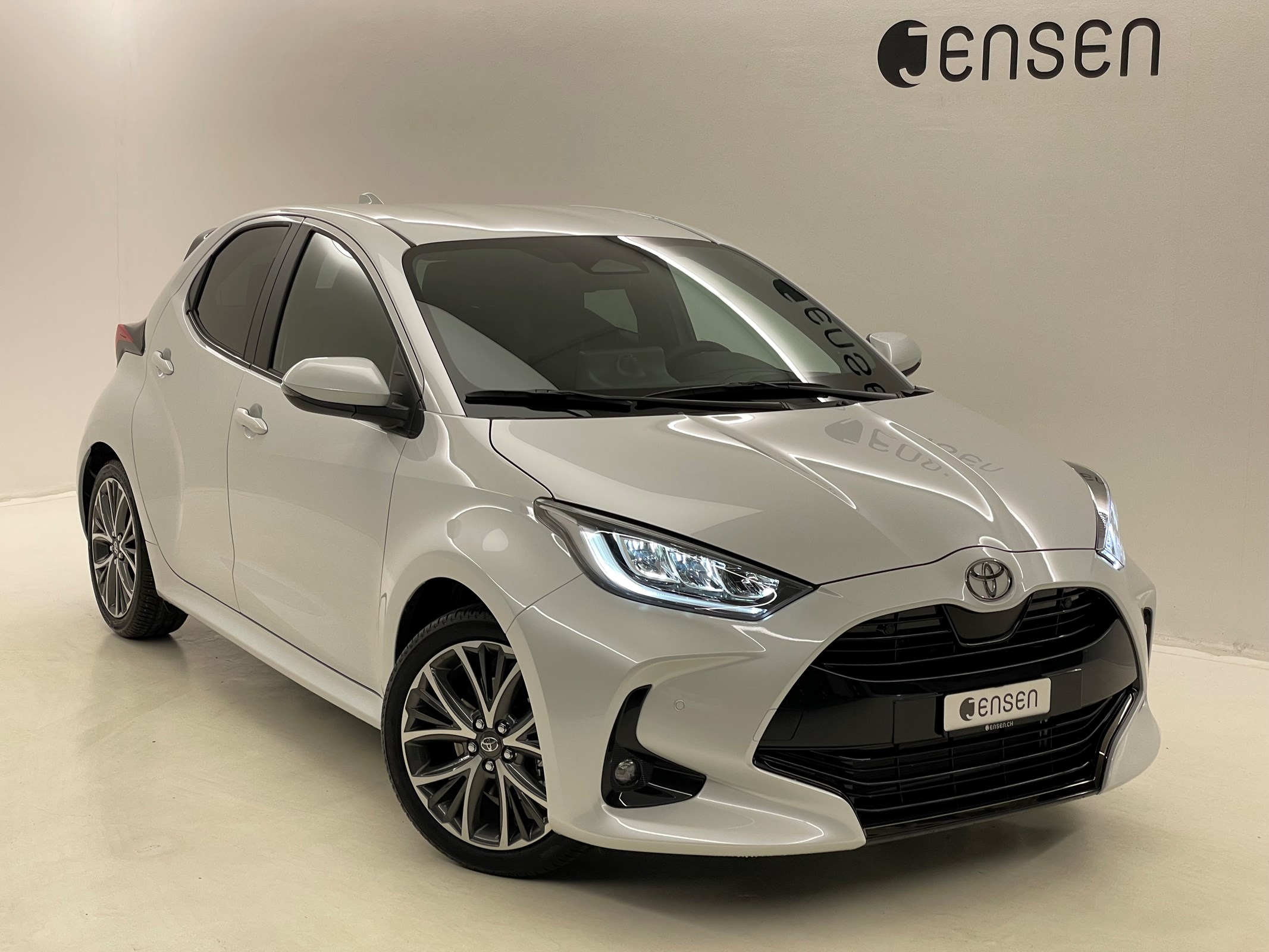 TOYOTA Yaris Hybrid 1.5 Premium