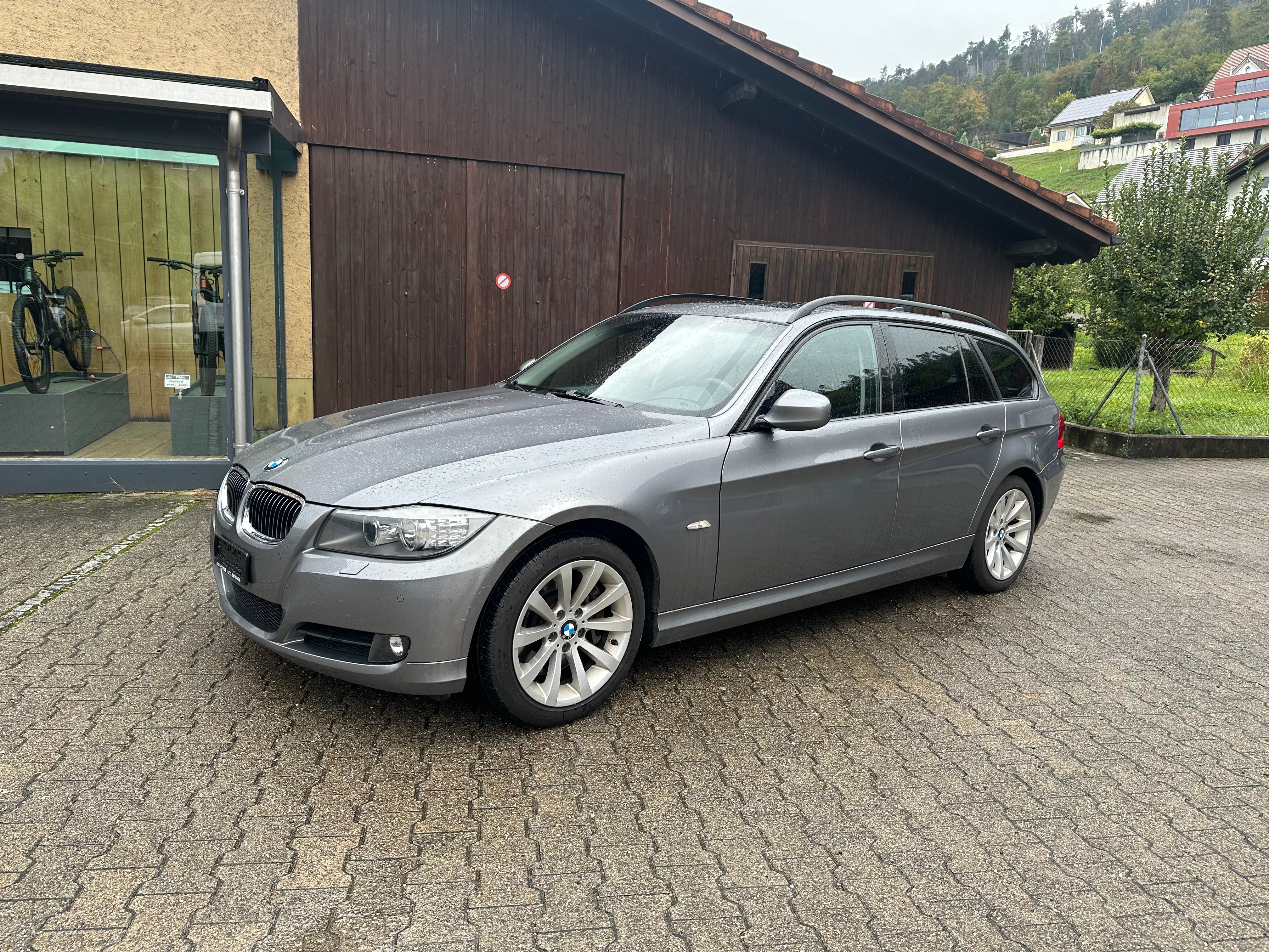 BMW 330i xDrive Touring Steptronic