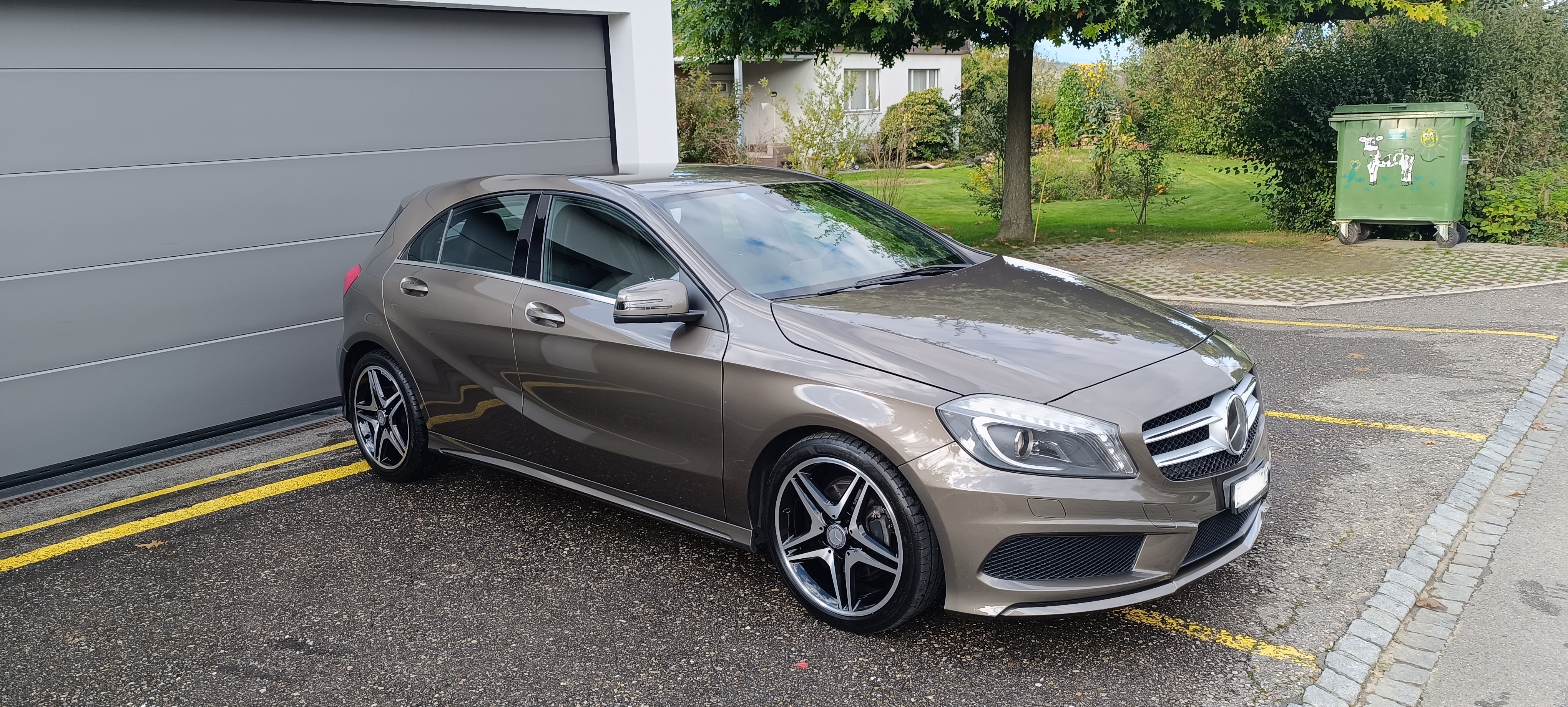 MERCEDES-BENZ A 180 AMG Line