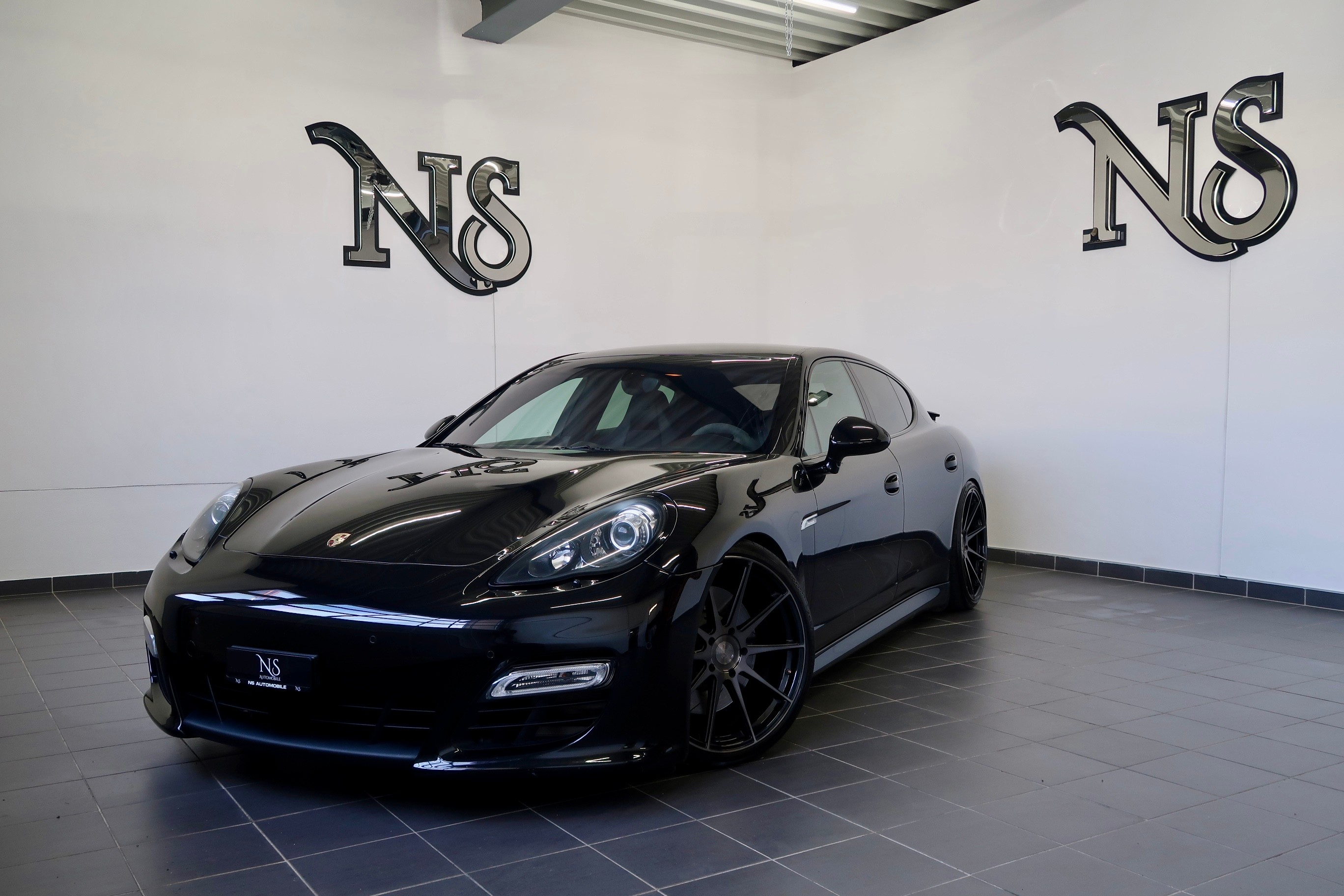 PORSCHE Panamera GTS 4.8 PDK ** BLACK 6 BLACK **