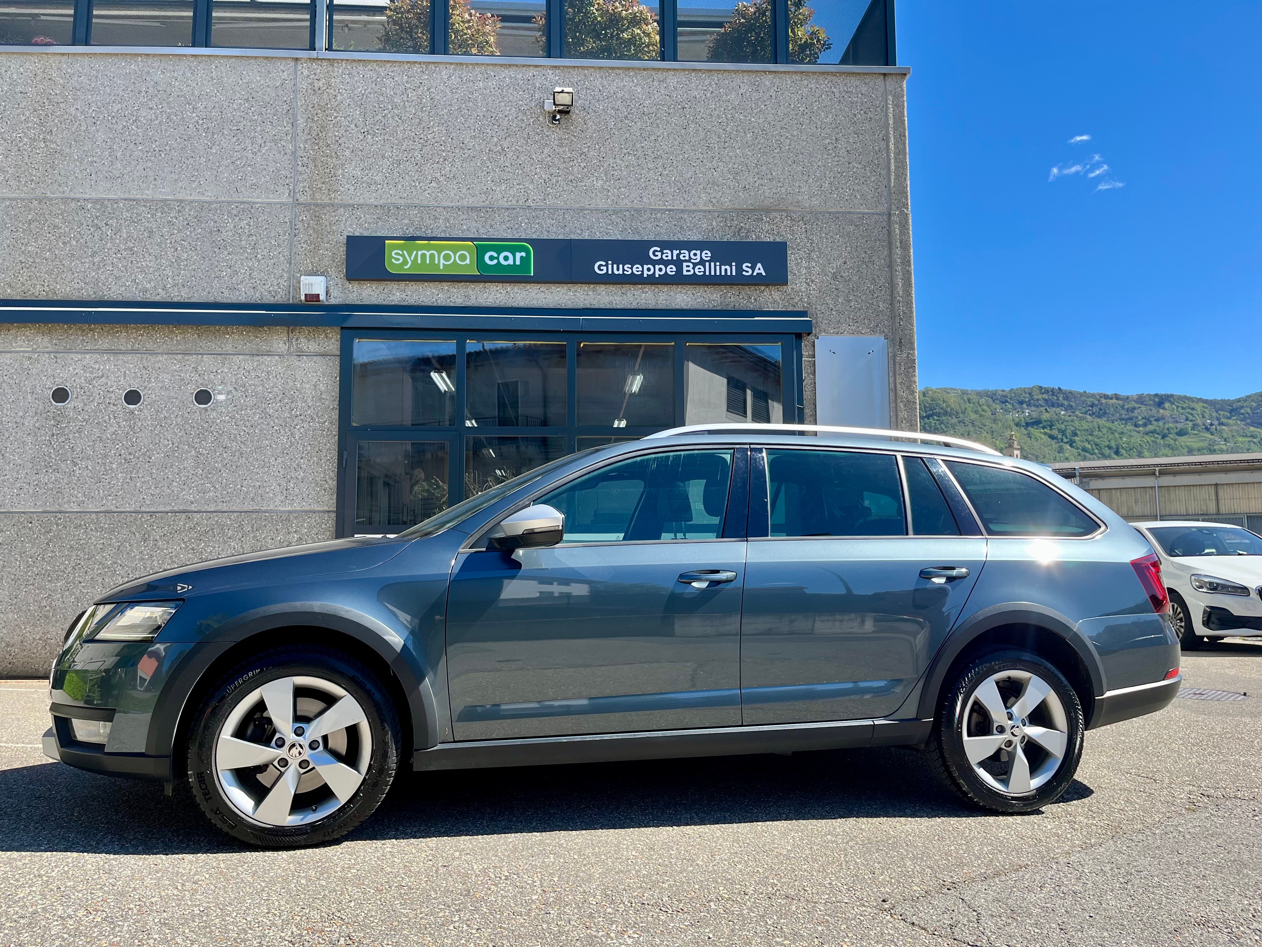 SKODA Octavia Combi 2.0 TSI Scout 4x4 DSG