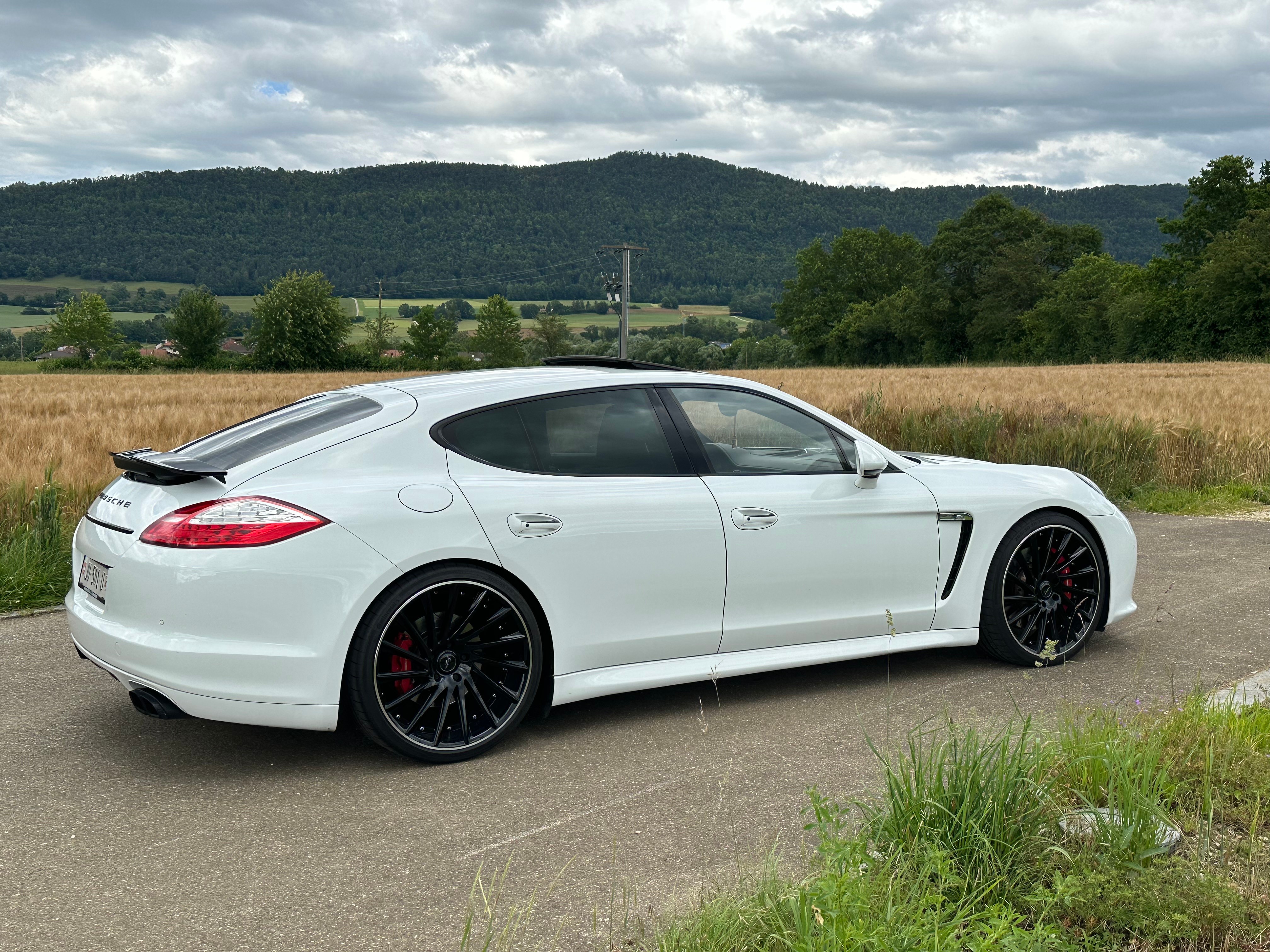 PORSCHE Panamera GTS 4.8 PDK