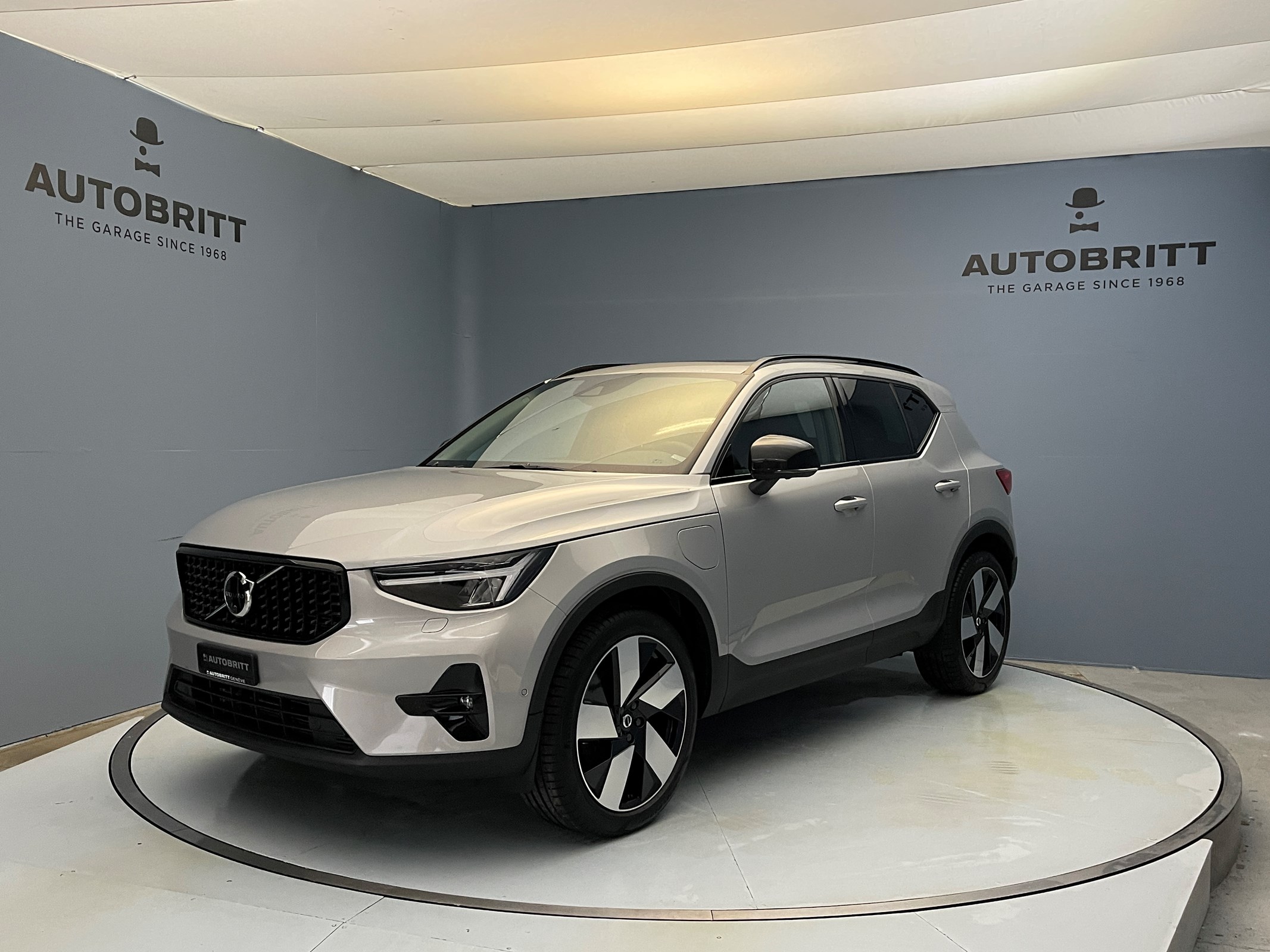 VOLVO XC40 1.5 T5 PiH Ultimate Dark