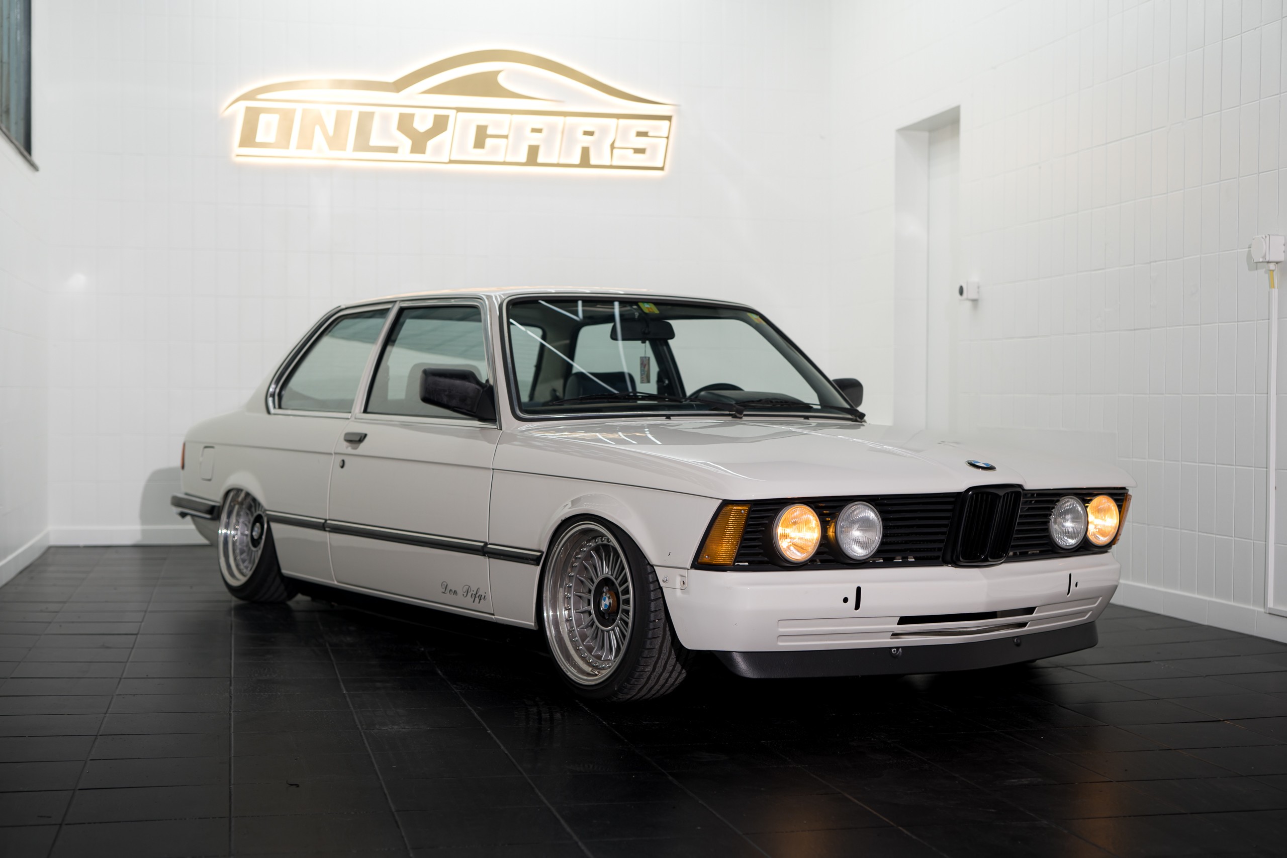 BMW 320i E21