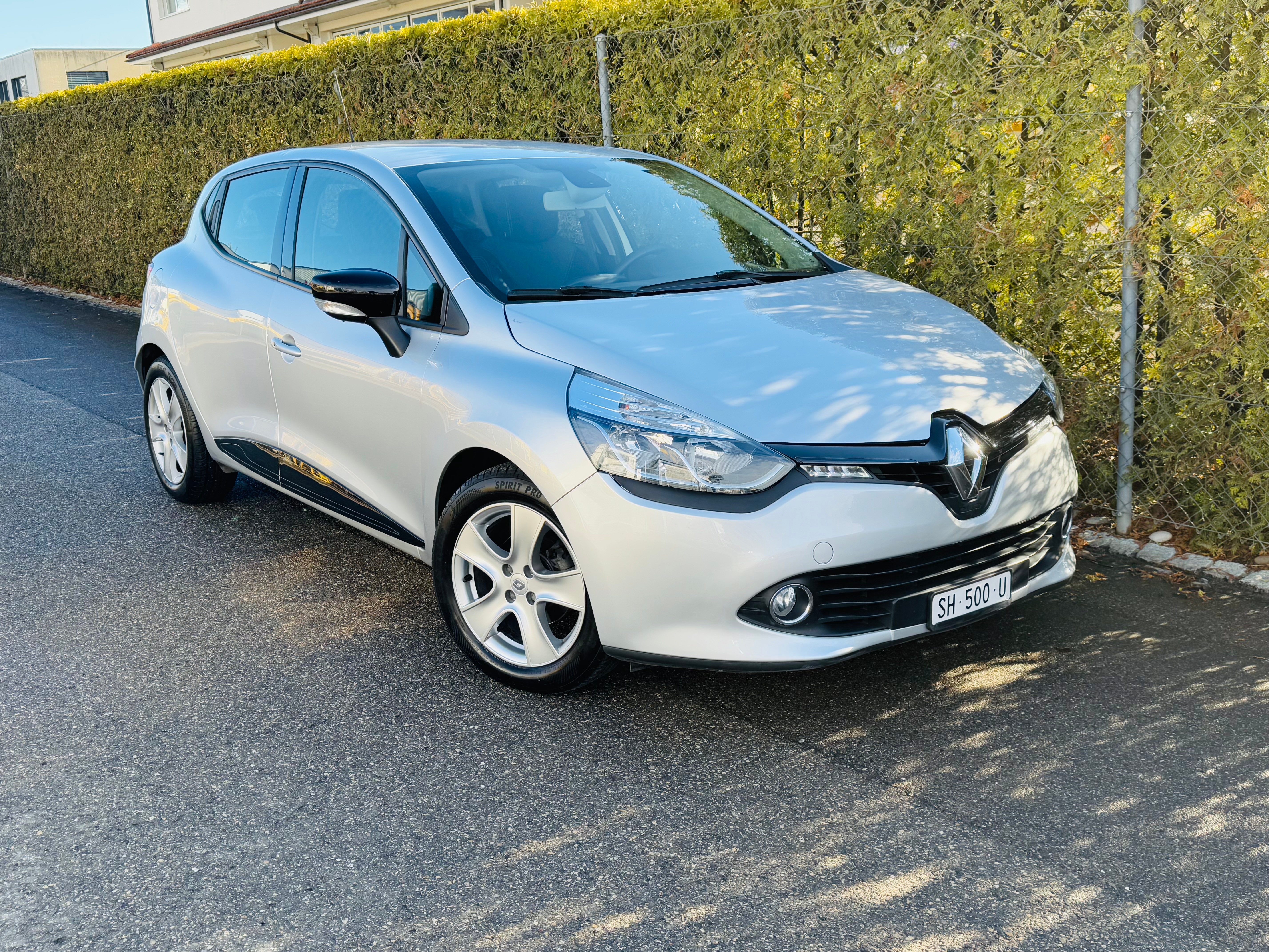 RENAULT Clio 0.9 12V Swiss Edition