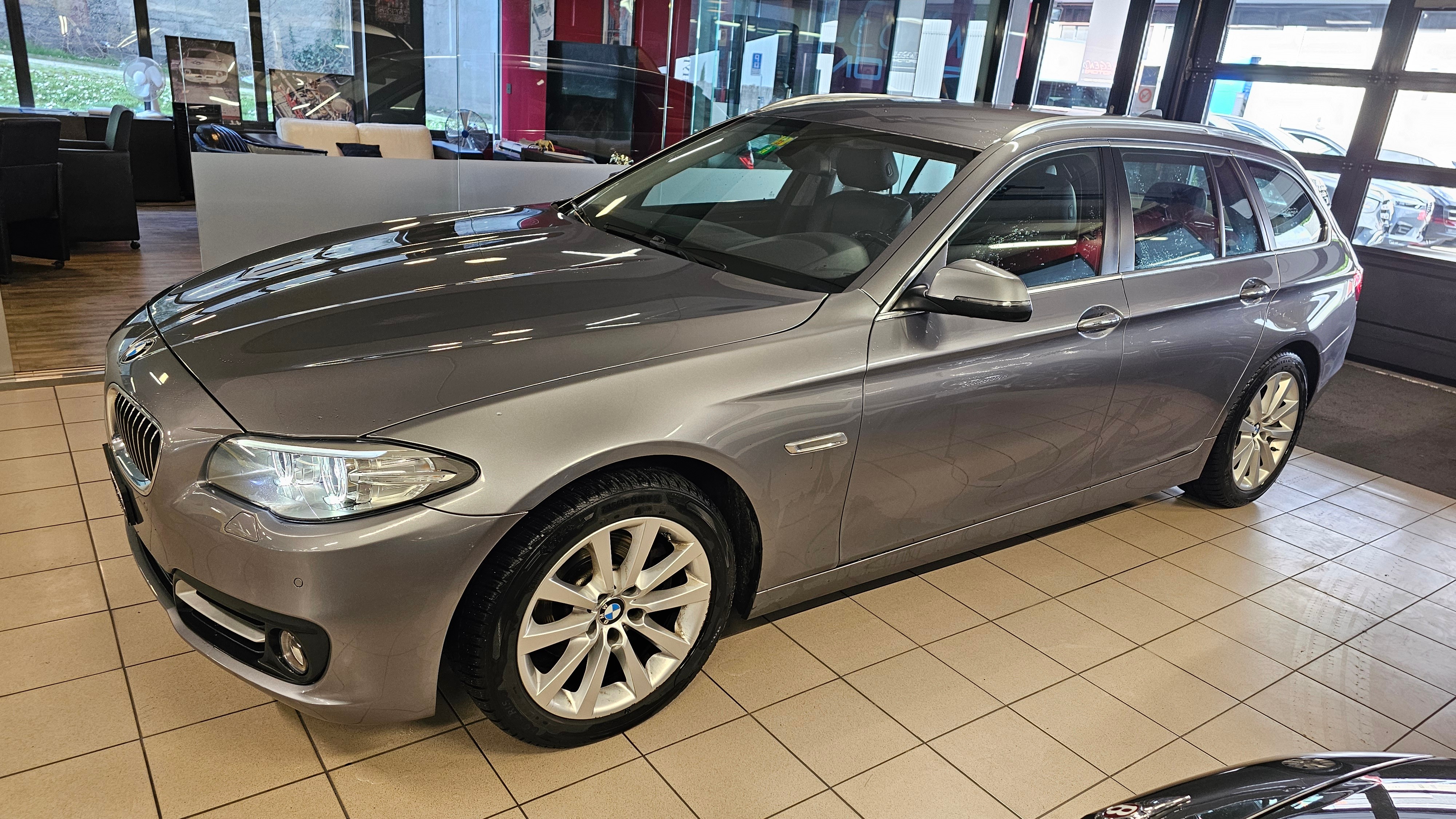 BMW 520d Touring xDrive Luxury Line Steptronic