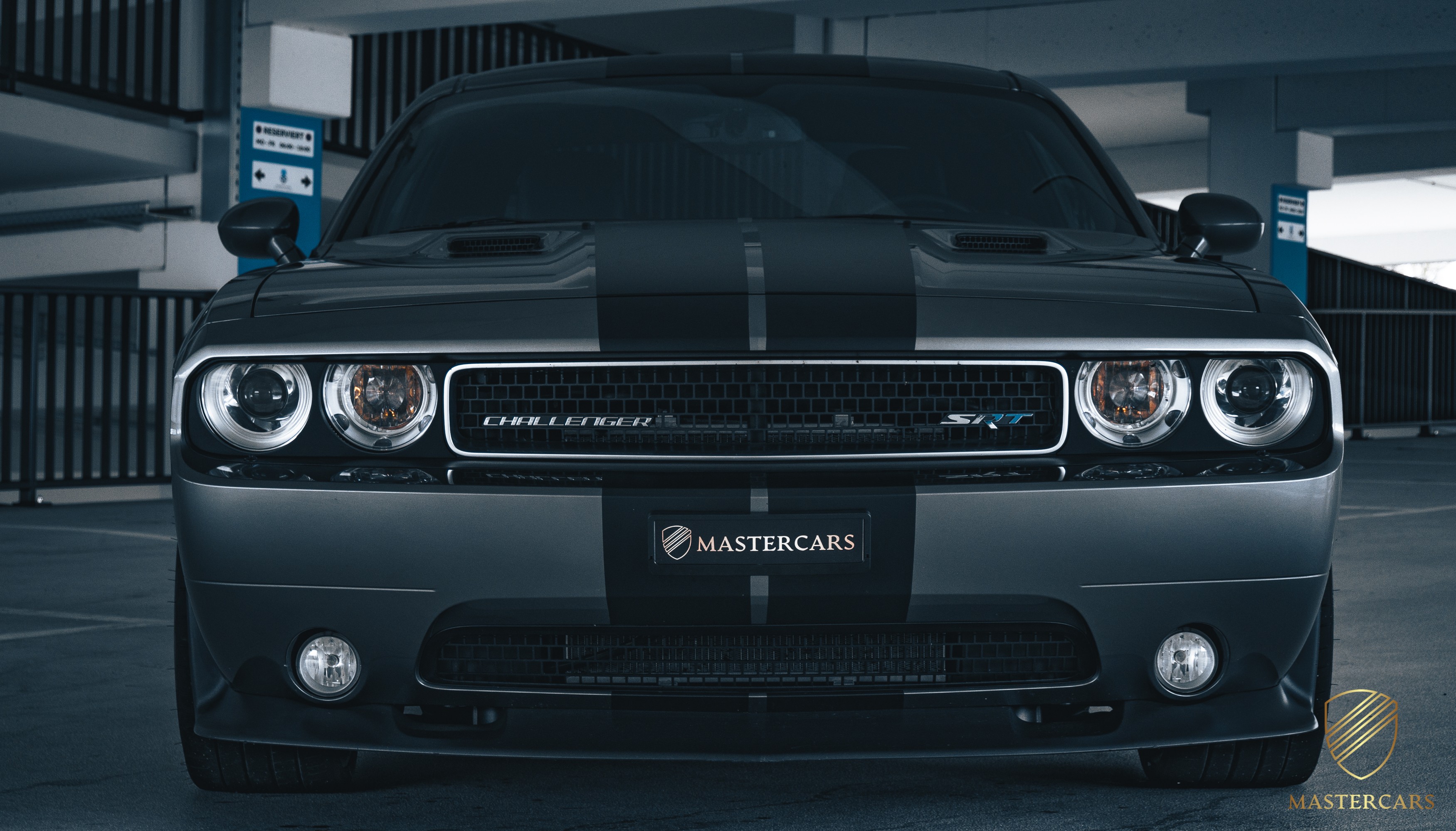 DODGE Challenger SRT 8