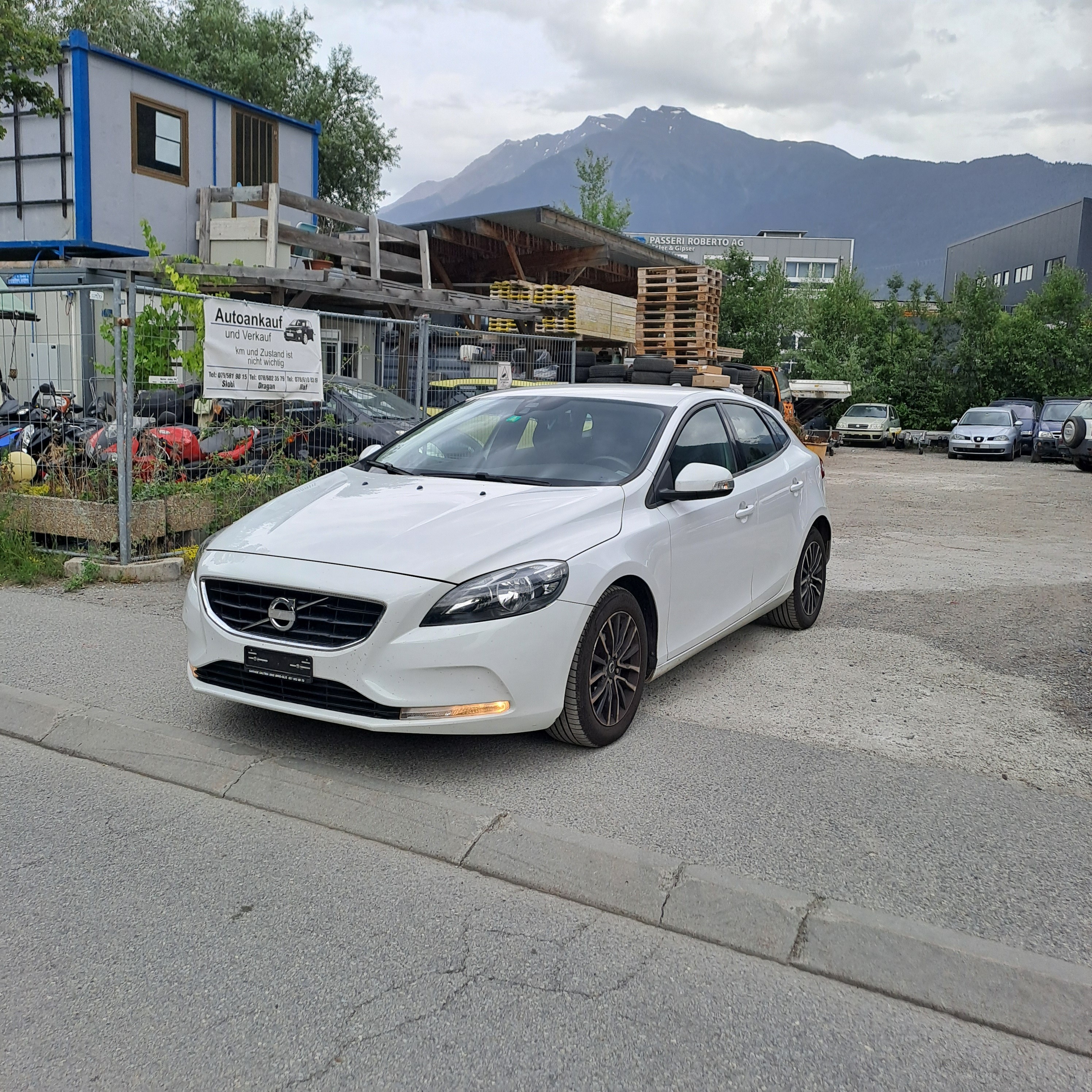 VOLVO V40 D2