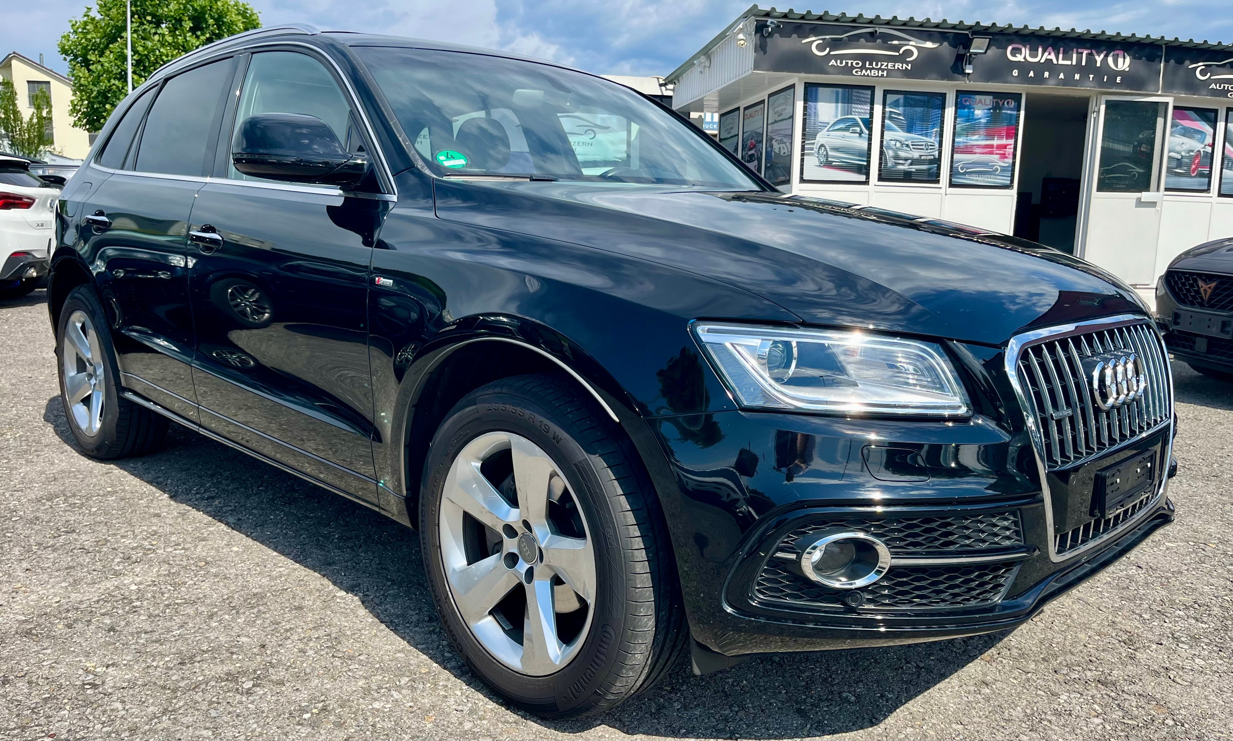 AUDI Q5 2.0TDI quattro**S-LINE**S-tronic 190PS