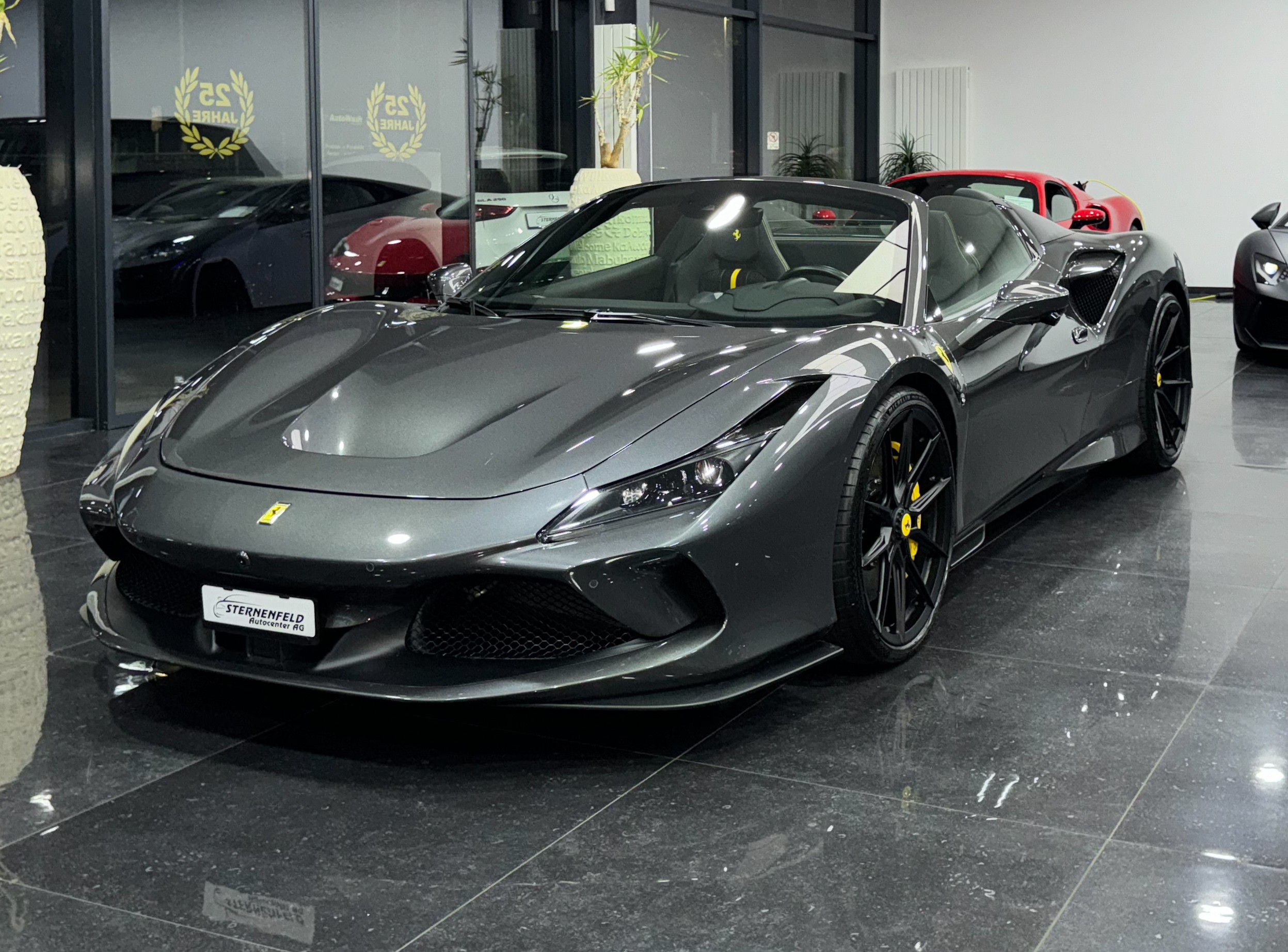 FERRARI F8 Spider