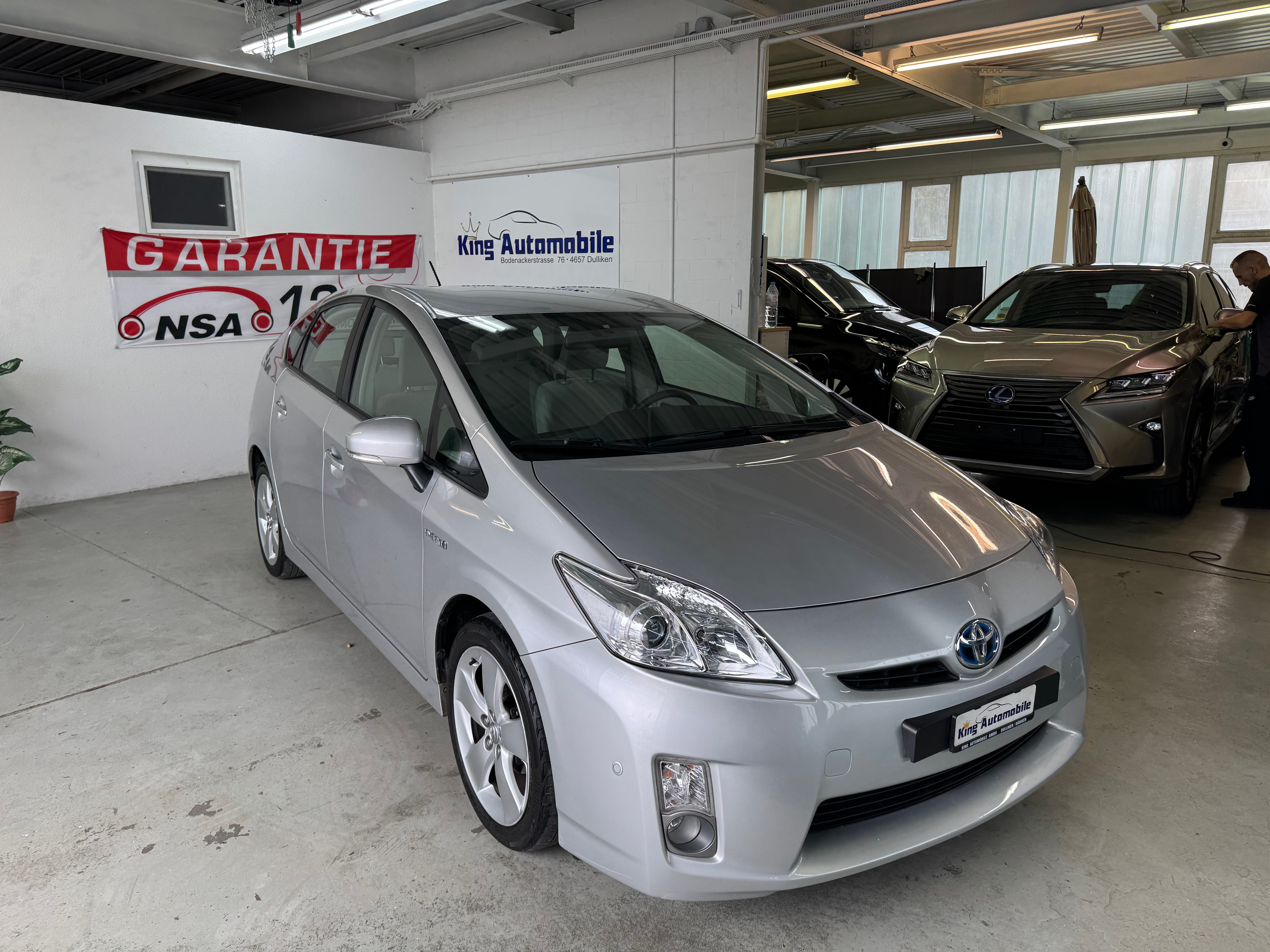 TOYOTA Prius 1.8 16V HSD Sol