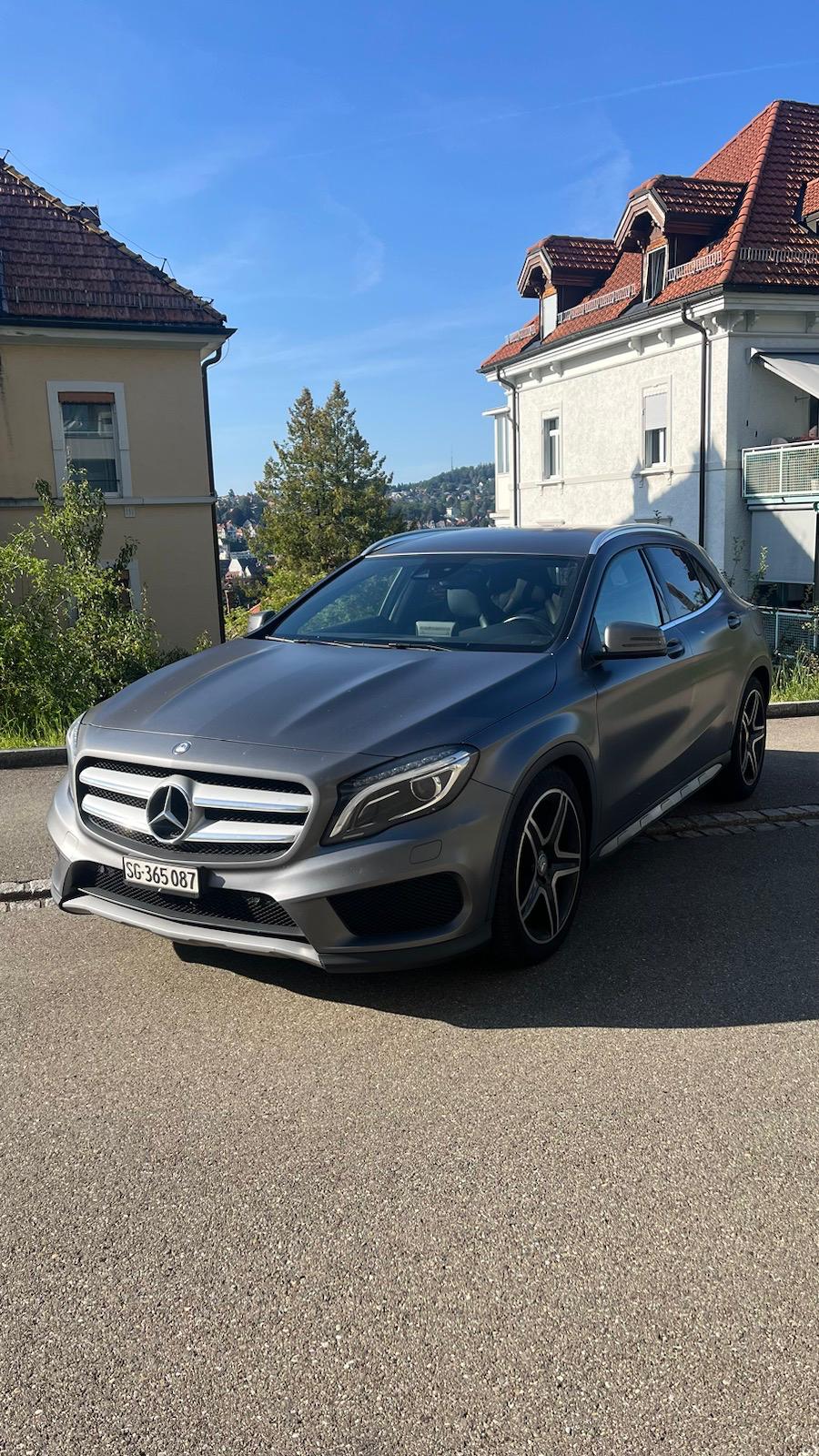 MERCEDES-BENZ GLA 200 AMG Line