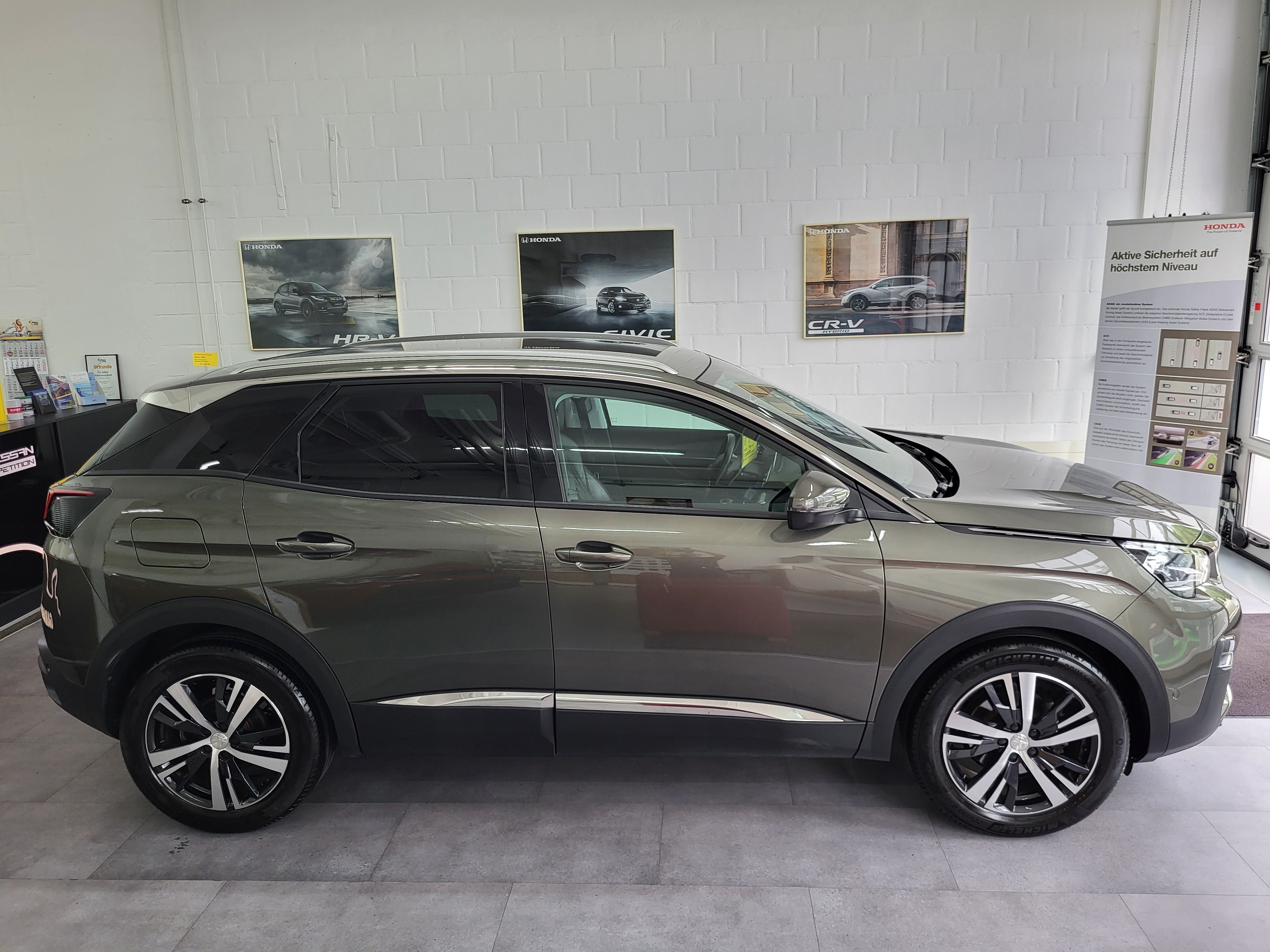 PEUGEOT 3008 1.2 PureTech Allure