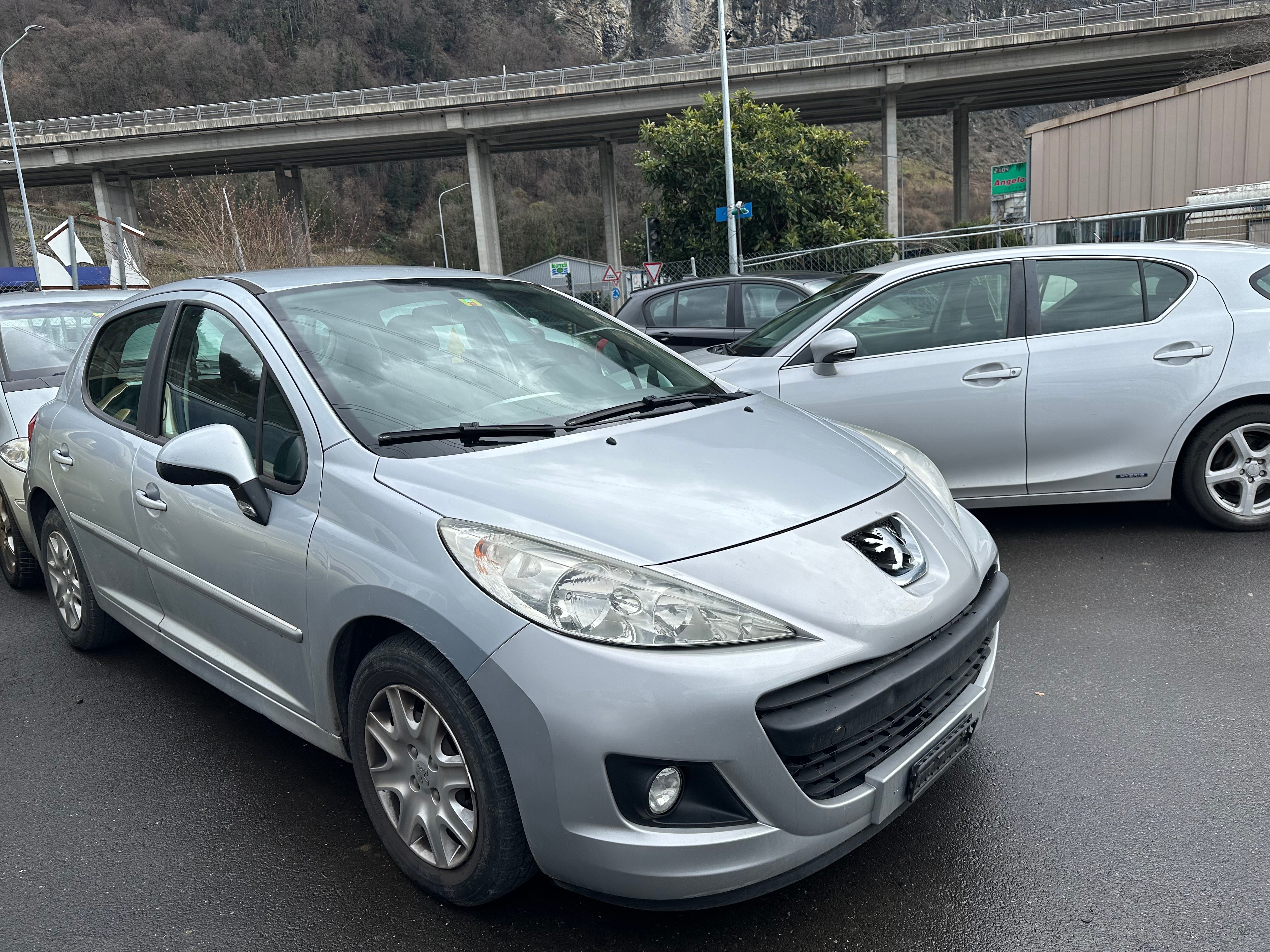 PEUGEOT 207 1.4 16V Active