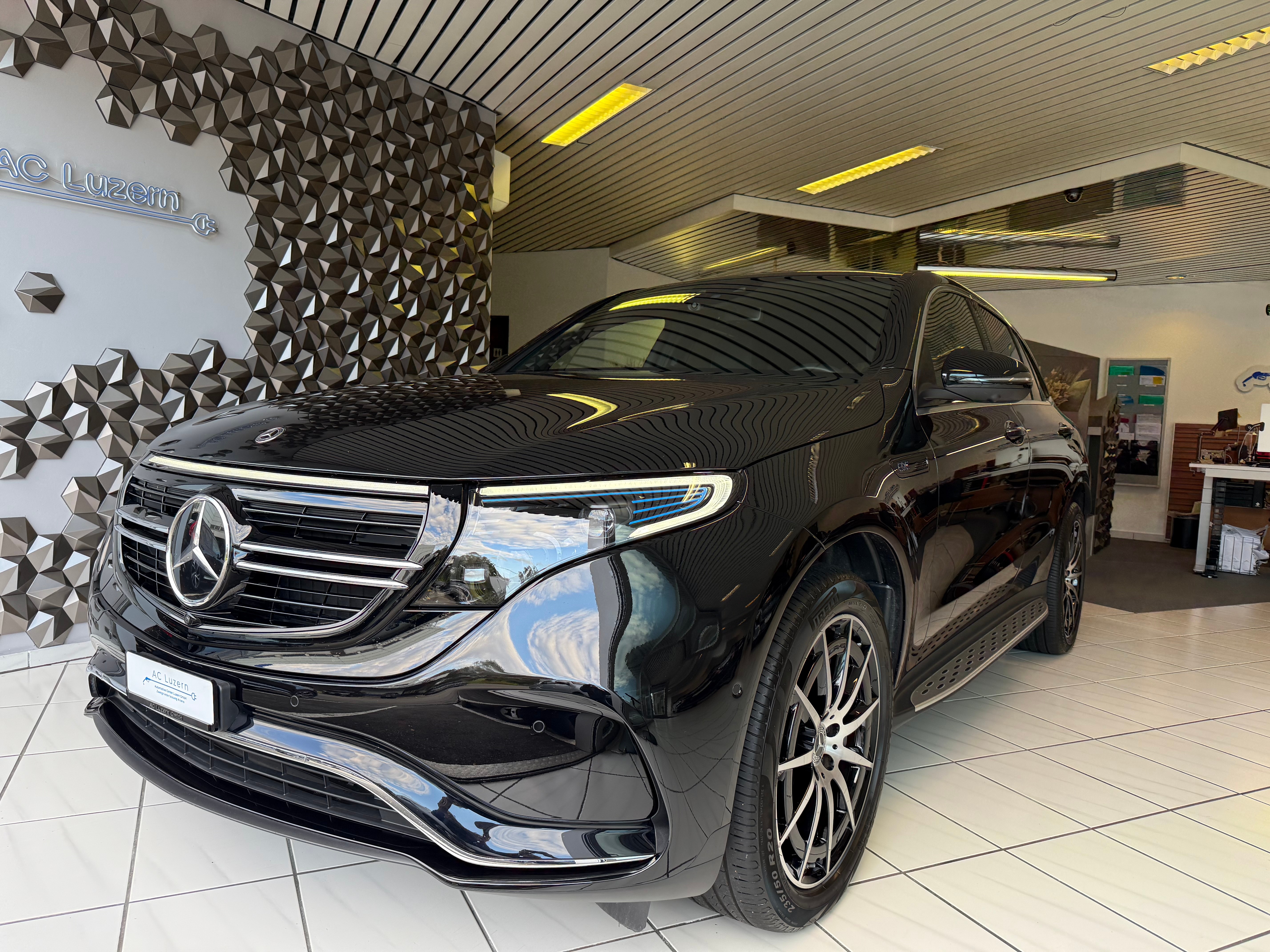 MERCEDES-BENZ EQC 400 AMG Line 4Matic