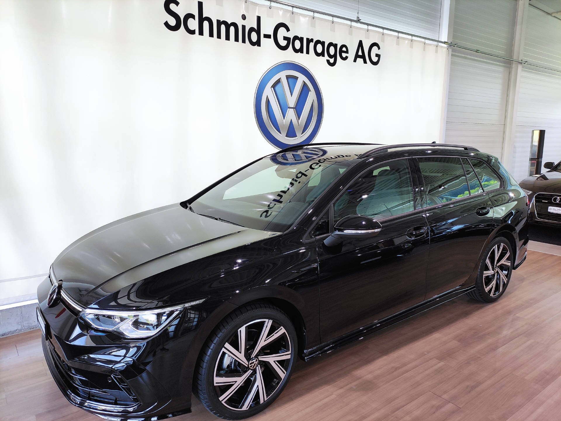 VW Golf VIII Variant 2.0 TSI R-Line DSG 4motion