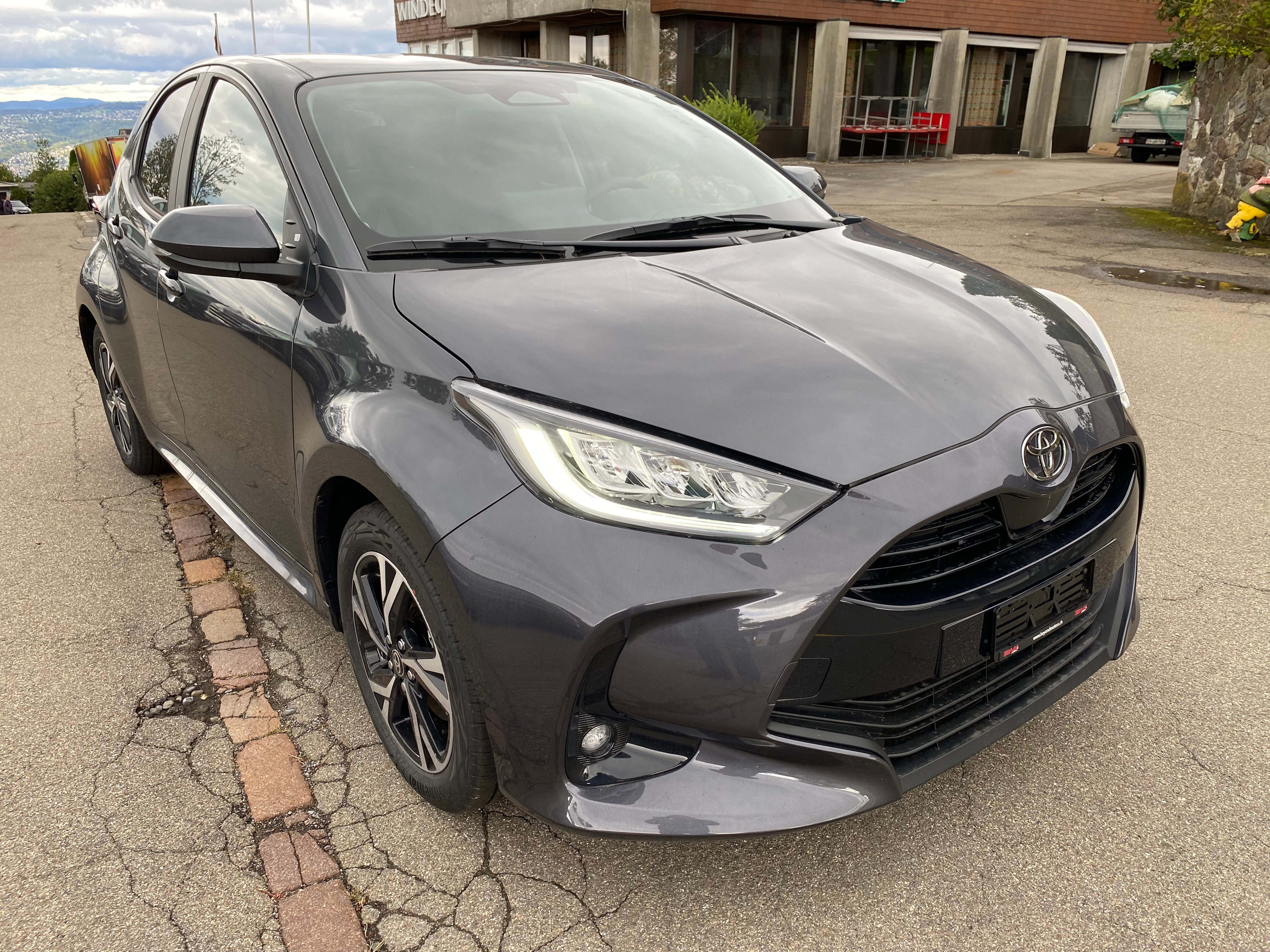 TOYOTA Yaris 1.5 Comfort e-CVT