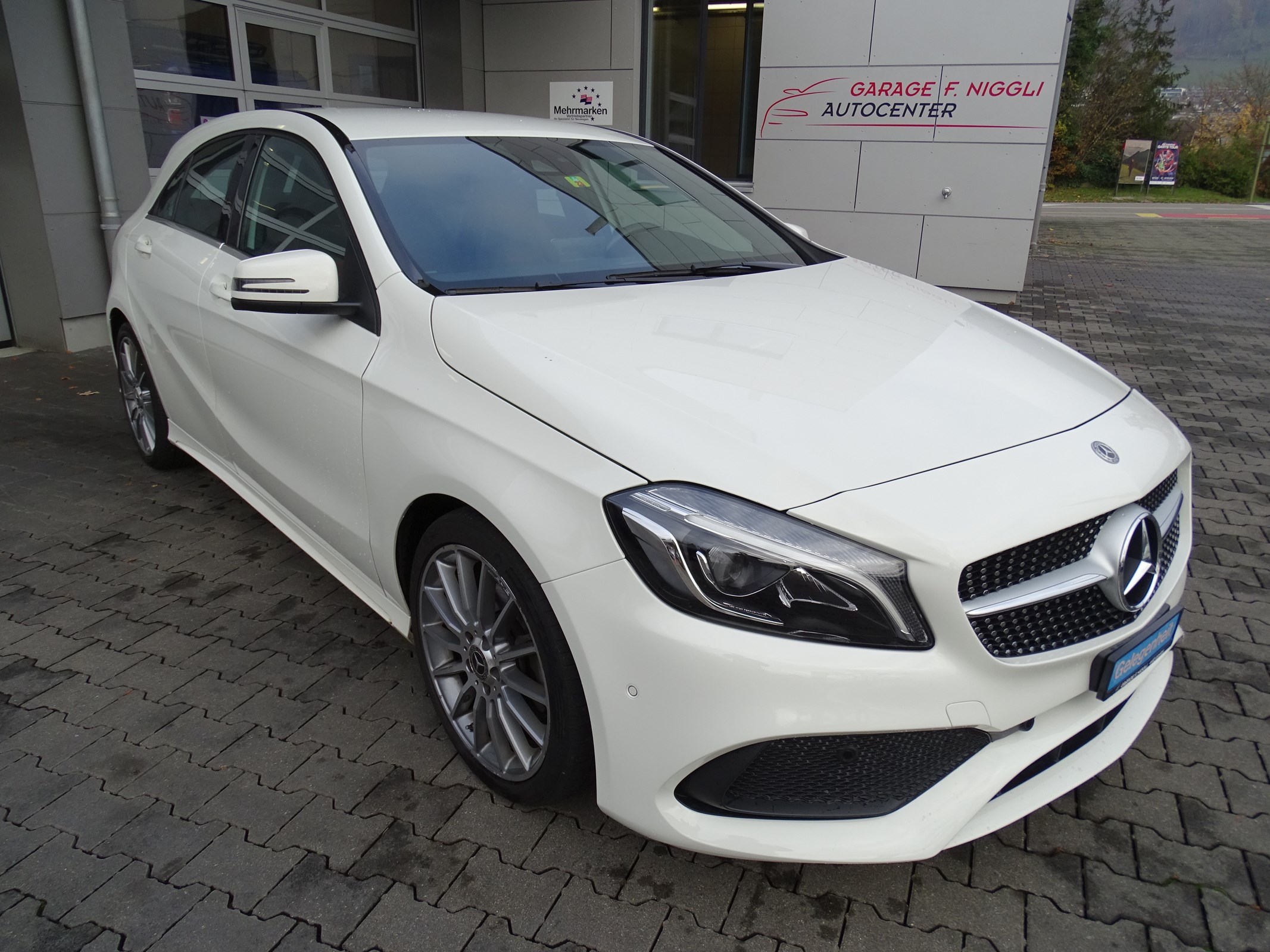 MERCEDES-BENZ A 180 AMG Line 7G-DCT