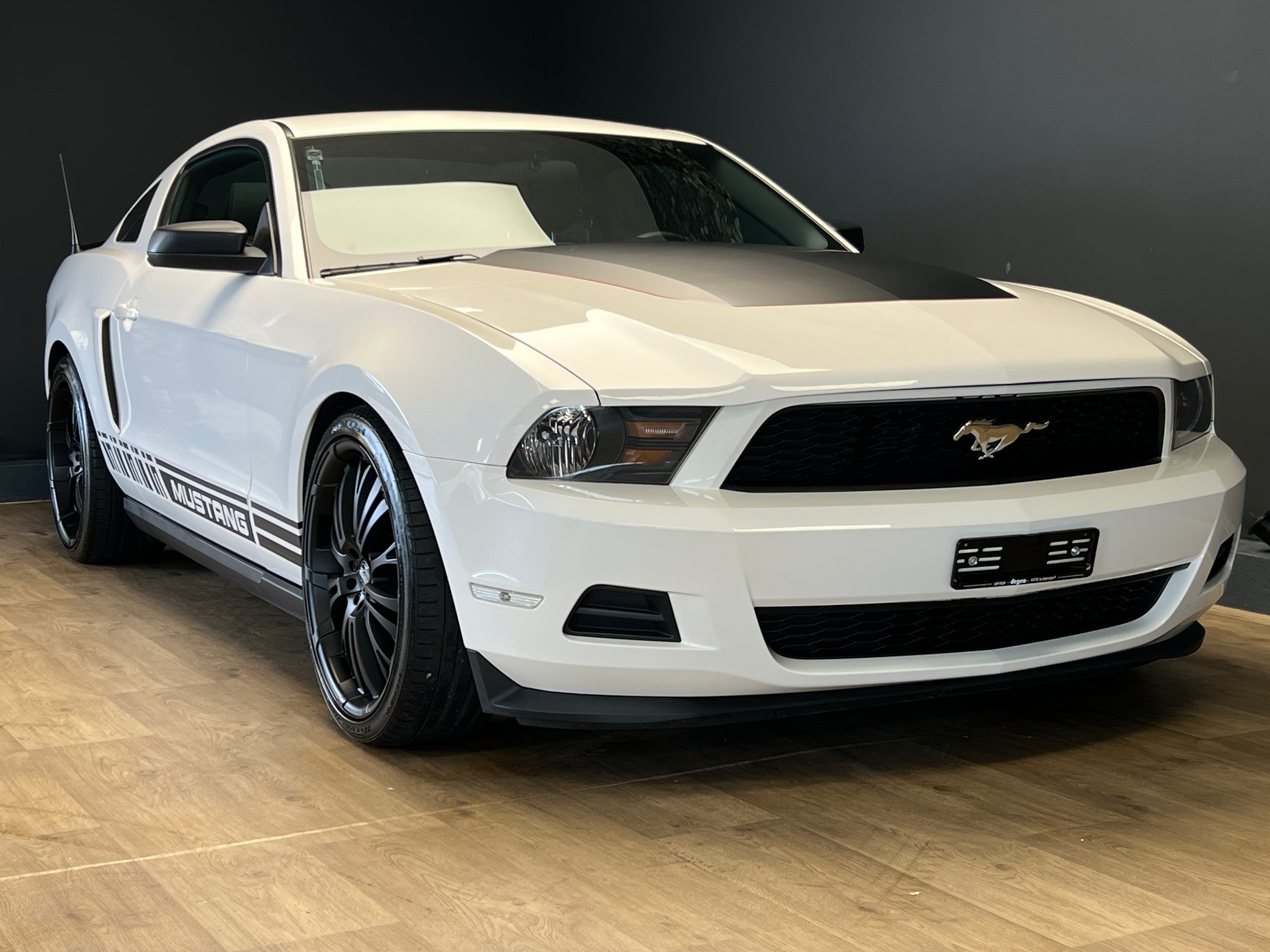 FORD MUSTANG Coupe V6