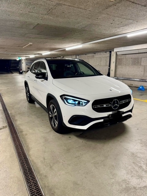 MERCEDES-BENZ GLA 200 AMG Line 7G-DCT