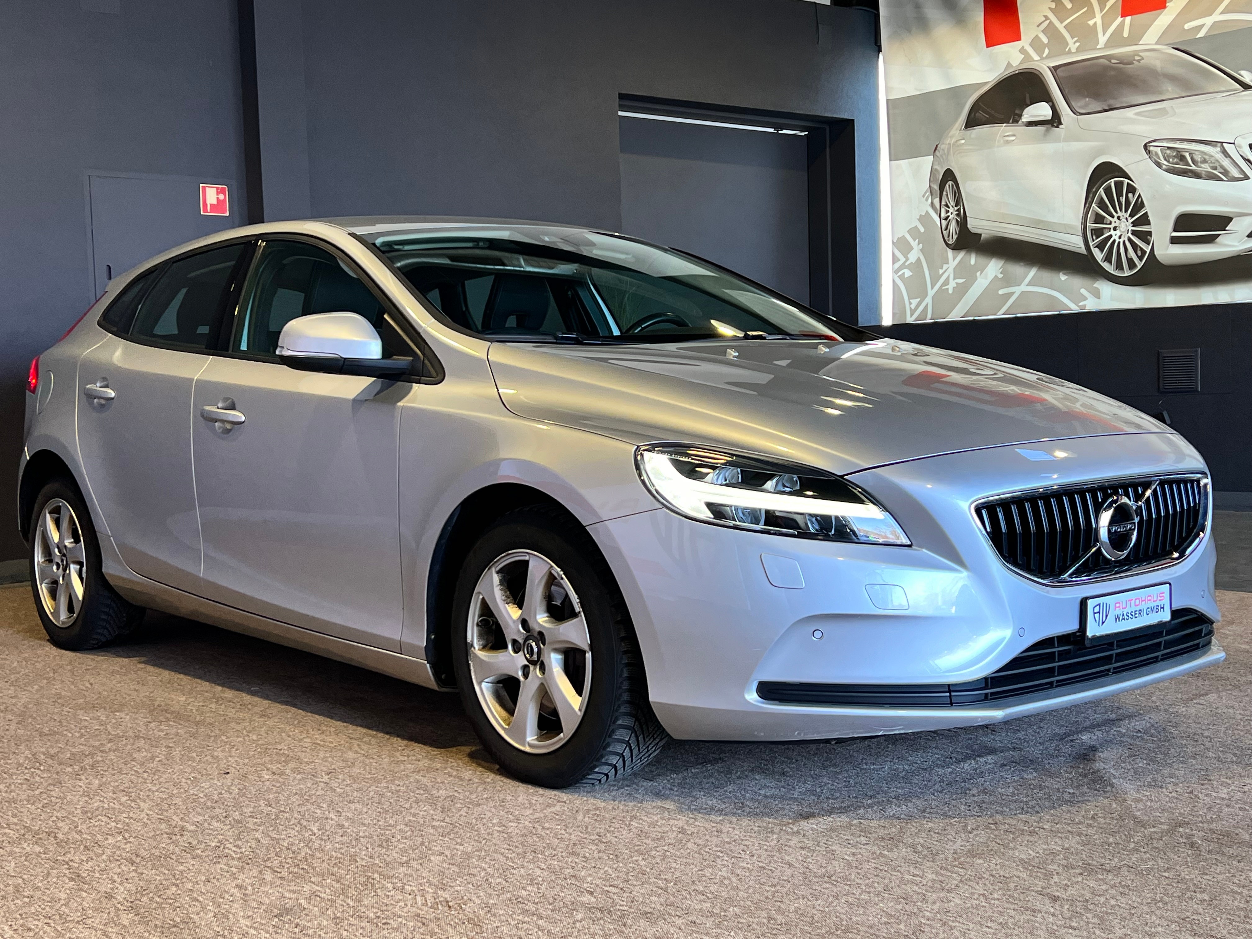 VOLVO V40 D2 Momentum Geartronic