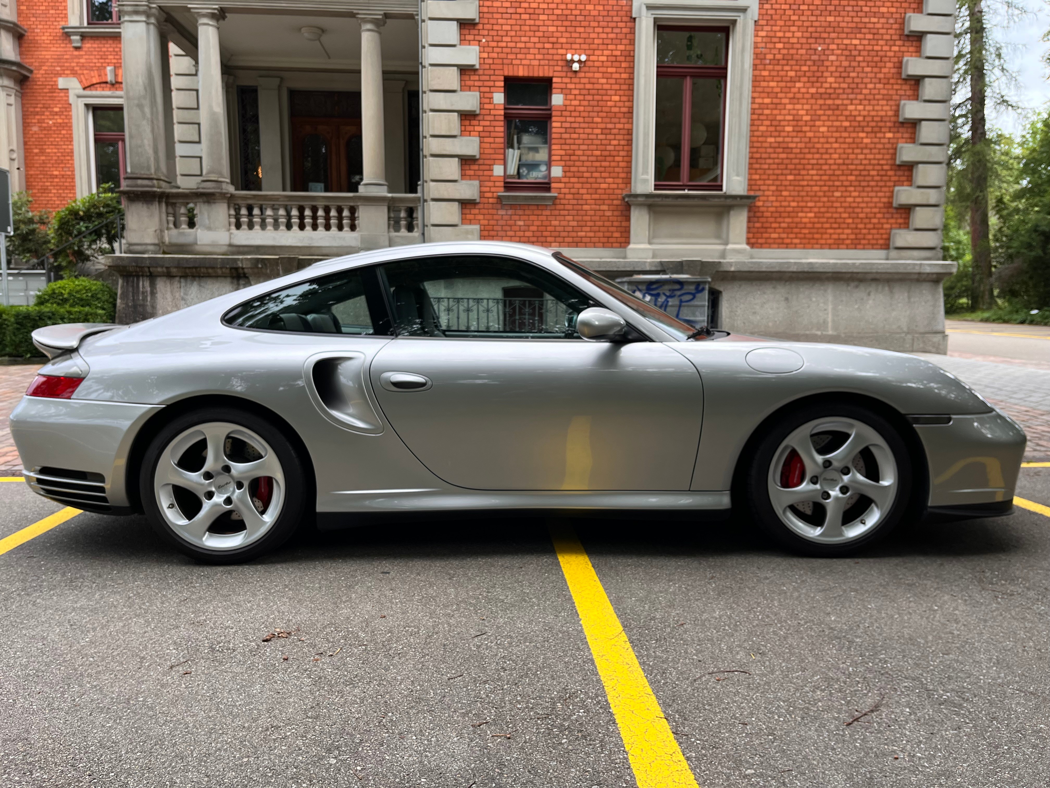 PORSCHE 911 Turbo