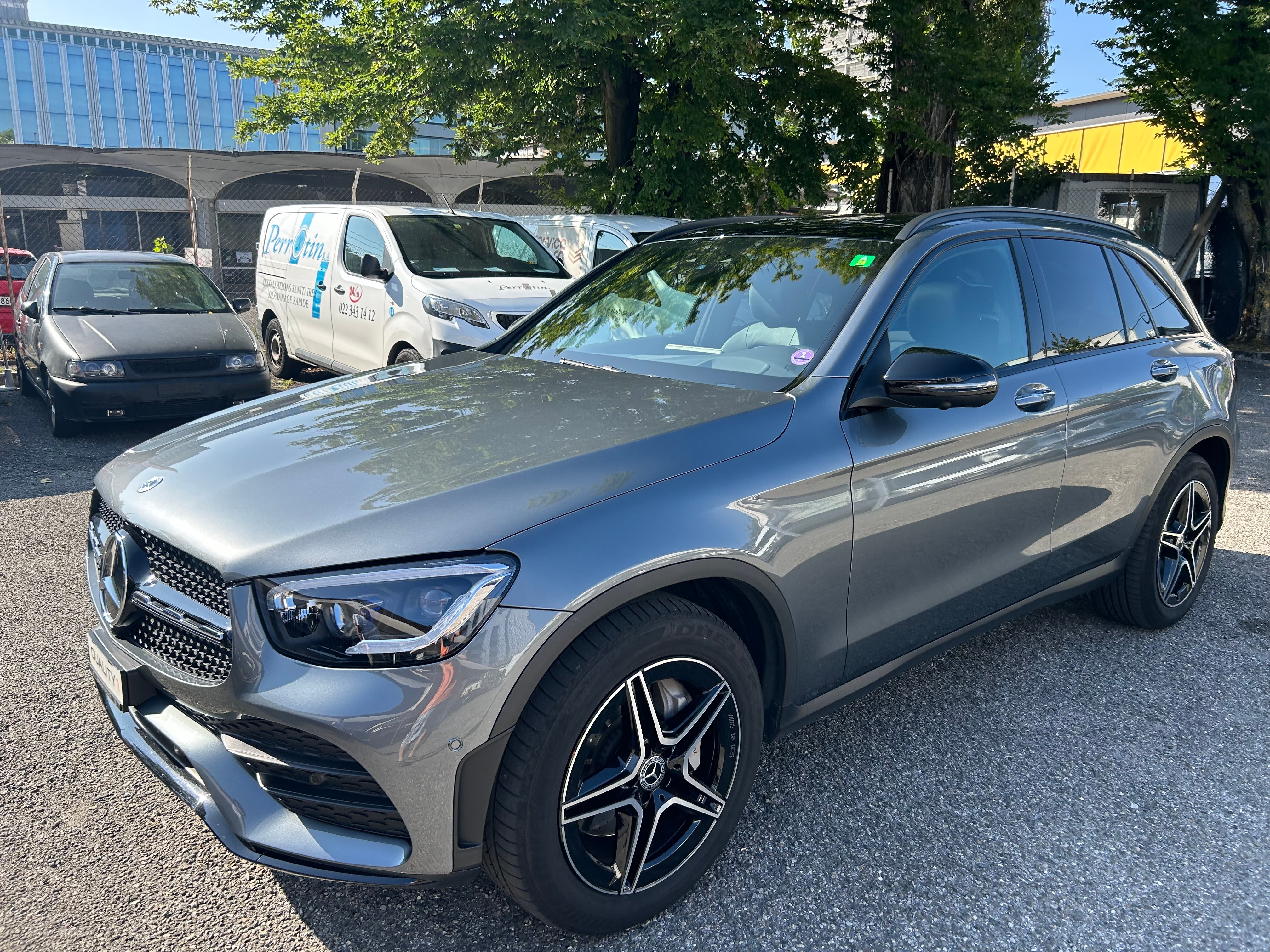 MERCEDES-BENZ GLC 200 AMG Line 4Matic 9G-Tronic