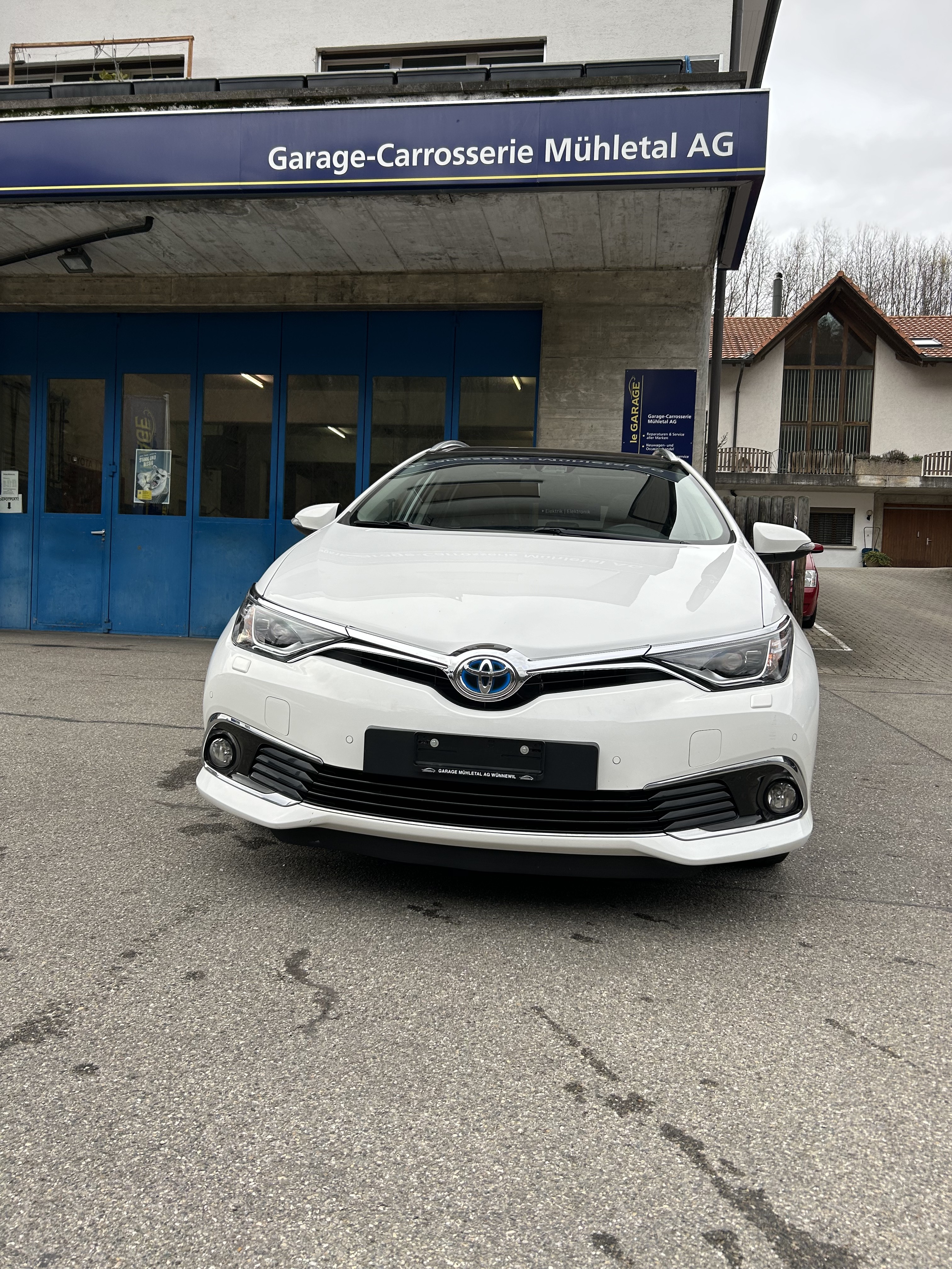 TOYOTA Auris Touring Sports 1.8 HSD Sol e-CVT