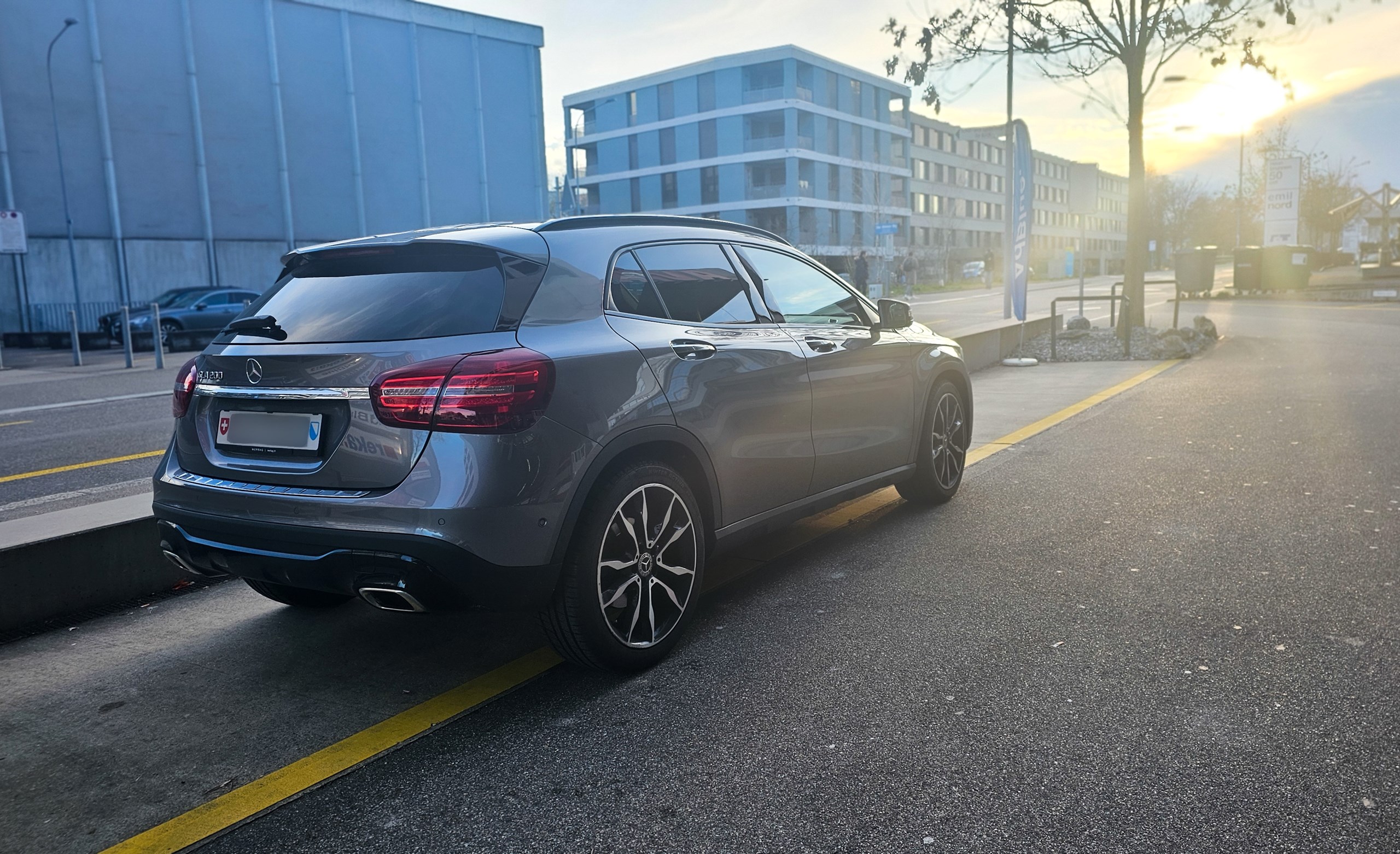 MERCEDES-BENZ GLA 200 Night Star 7G-DCT